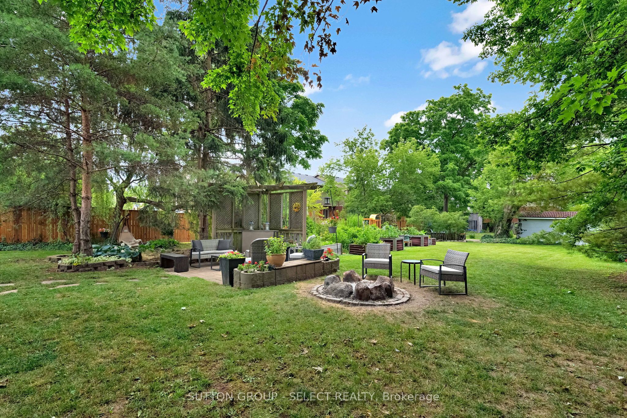 1129 Sunningdale Road E Property Photo 29
