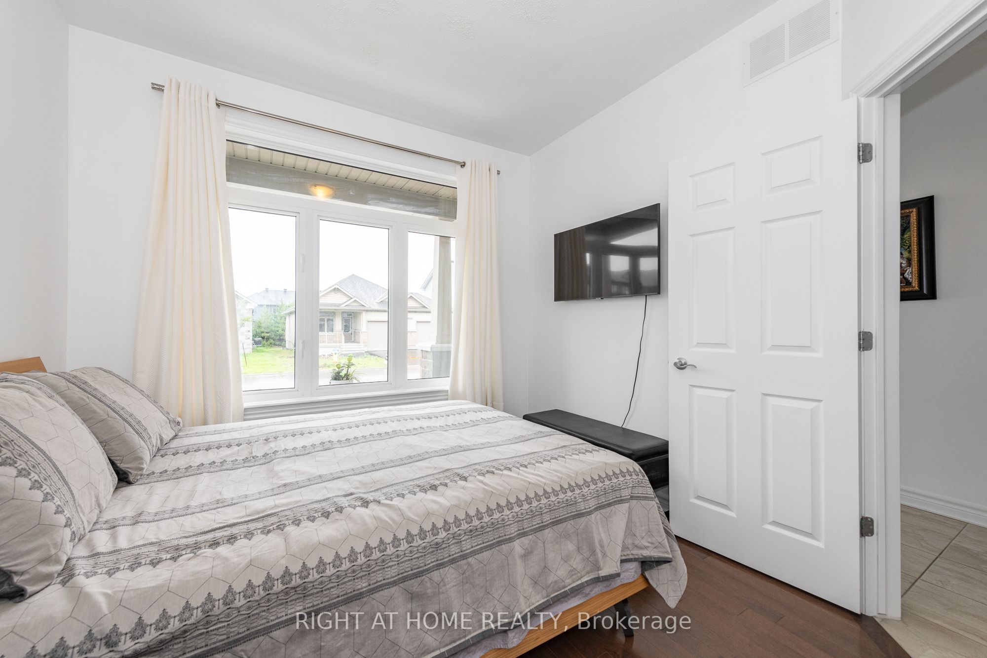 238 De L'etang Street Property Photo 6
