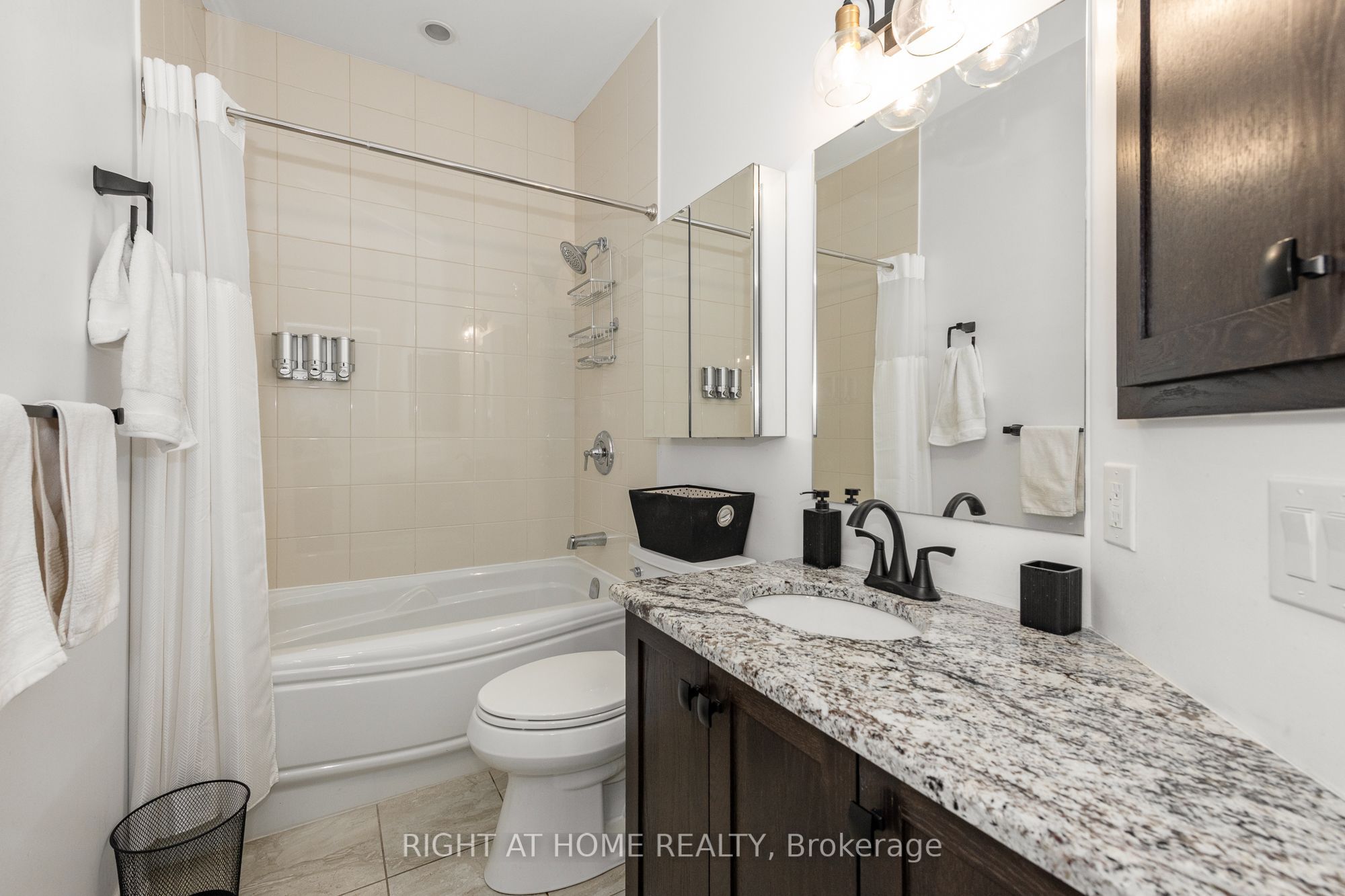 238 De L'etang Street Property Photo 21