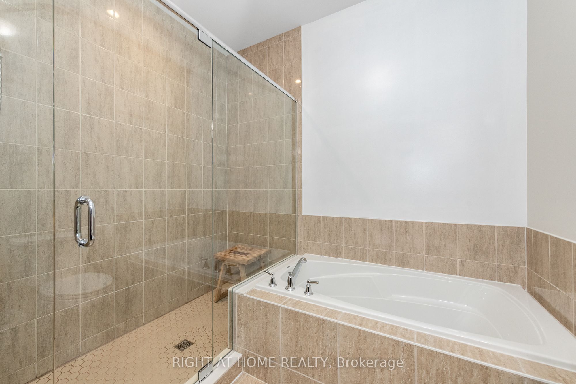 238 De L'etang Street Property Photo 27