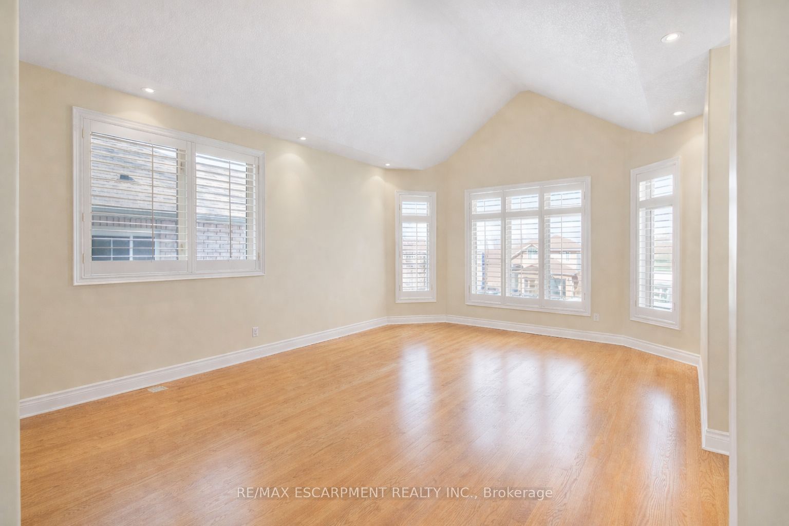 130 Dorchester Drive Property Photo 5