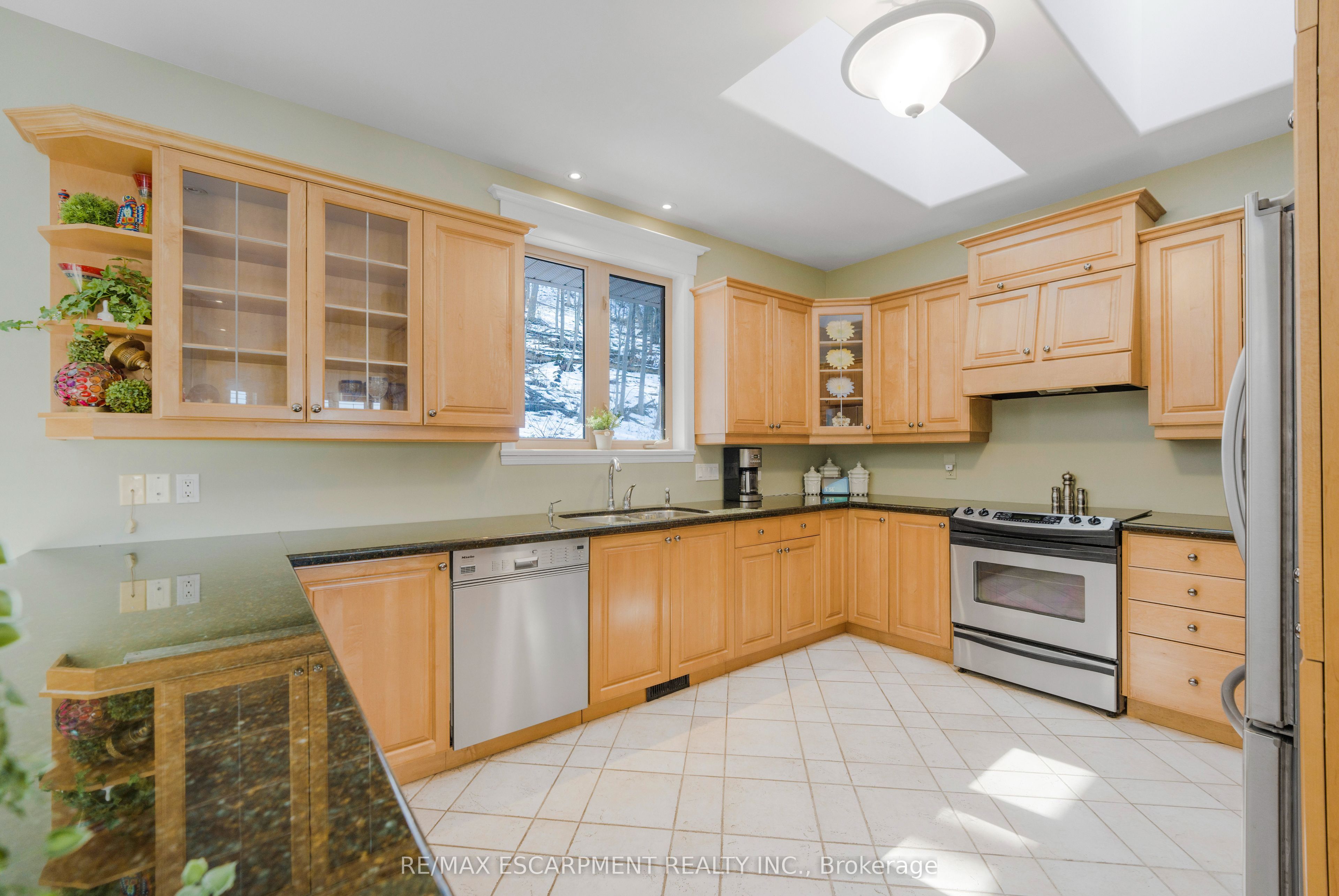 130 Dorchester Drive Property Photo 8