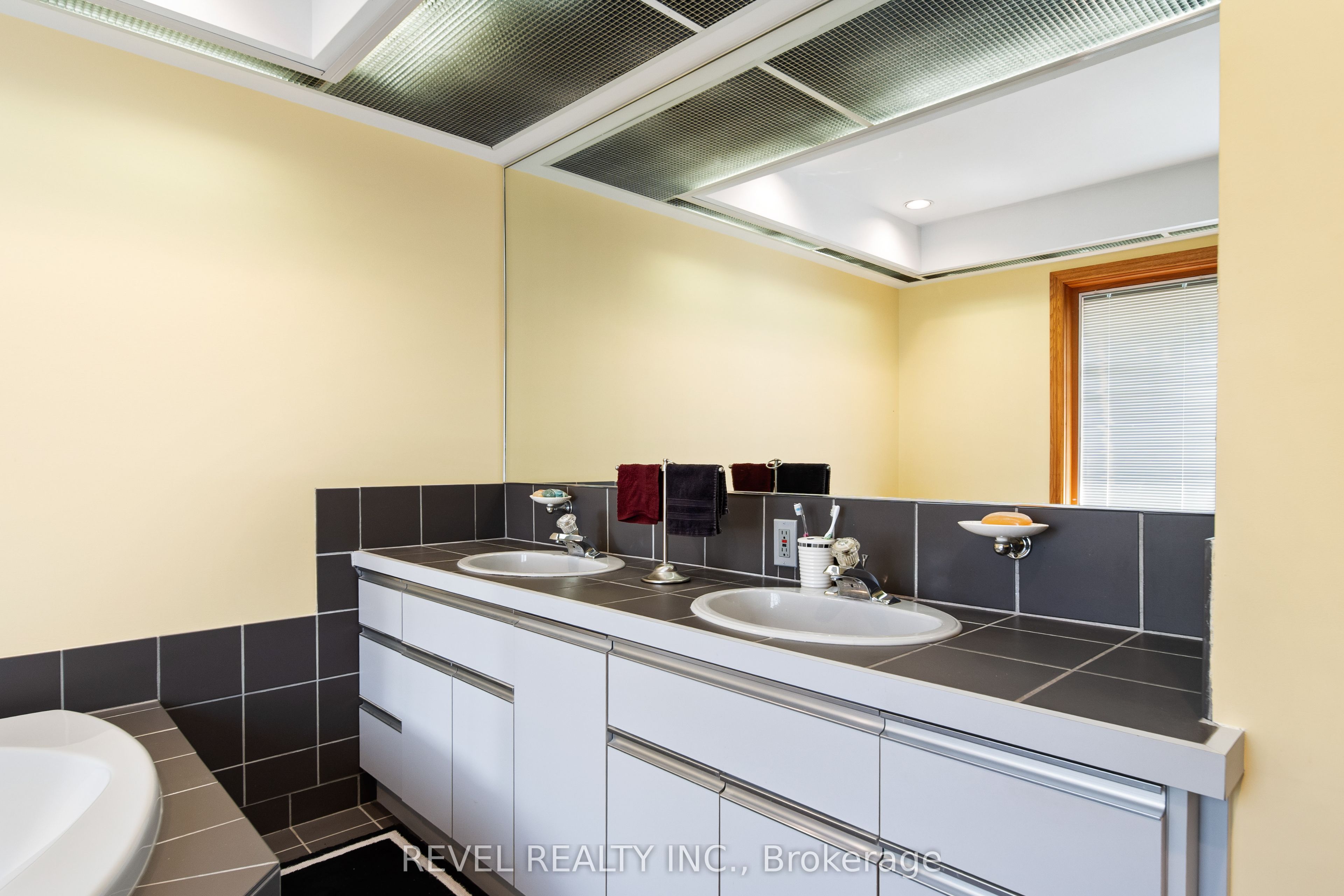 1627 Mardell Street Property Photo 33