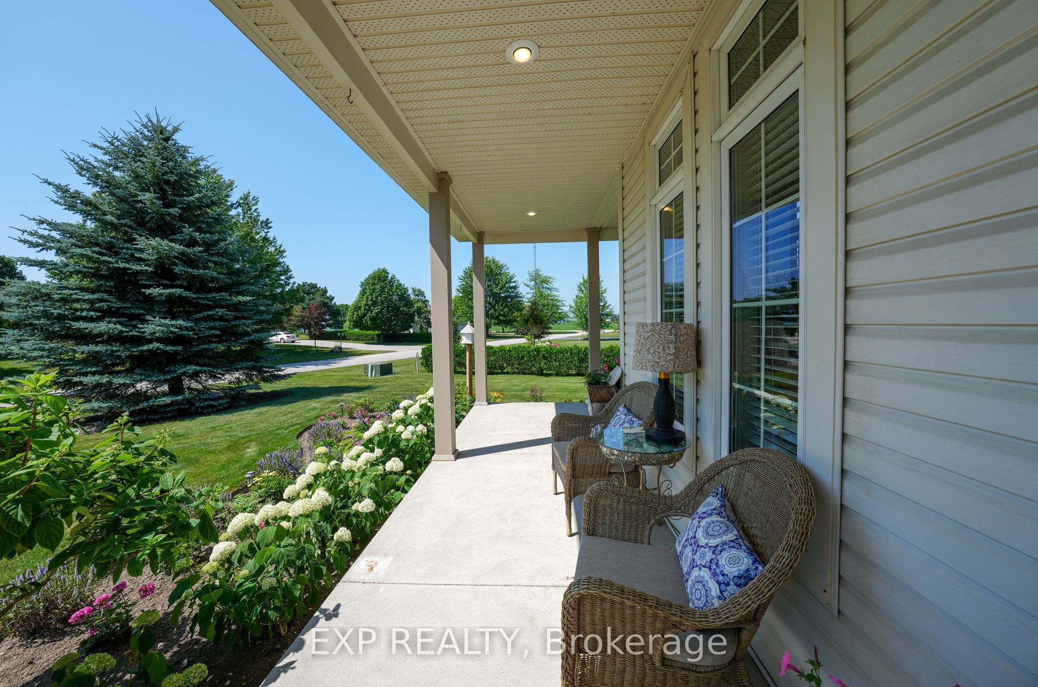 71817 Sunridge Crescent Property Photo 3