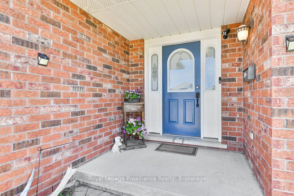 31 Hemlock Crescent Property Photo 3