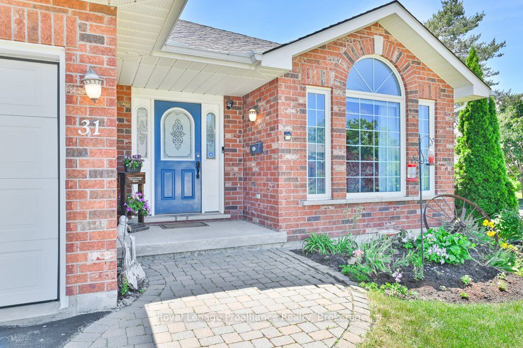 31 Hemlock Crescent Property Photo 4