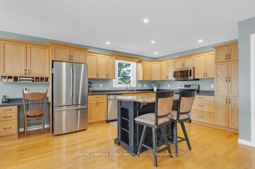 31 Hemlock Crescent Property Photo 7