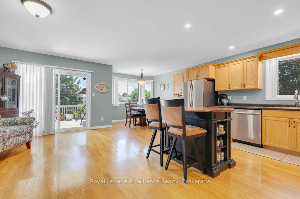 31 Hemlock Crescent Property Photo 8