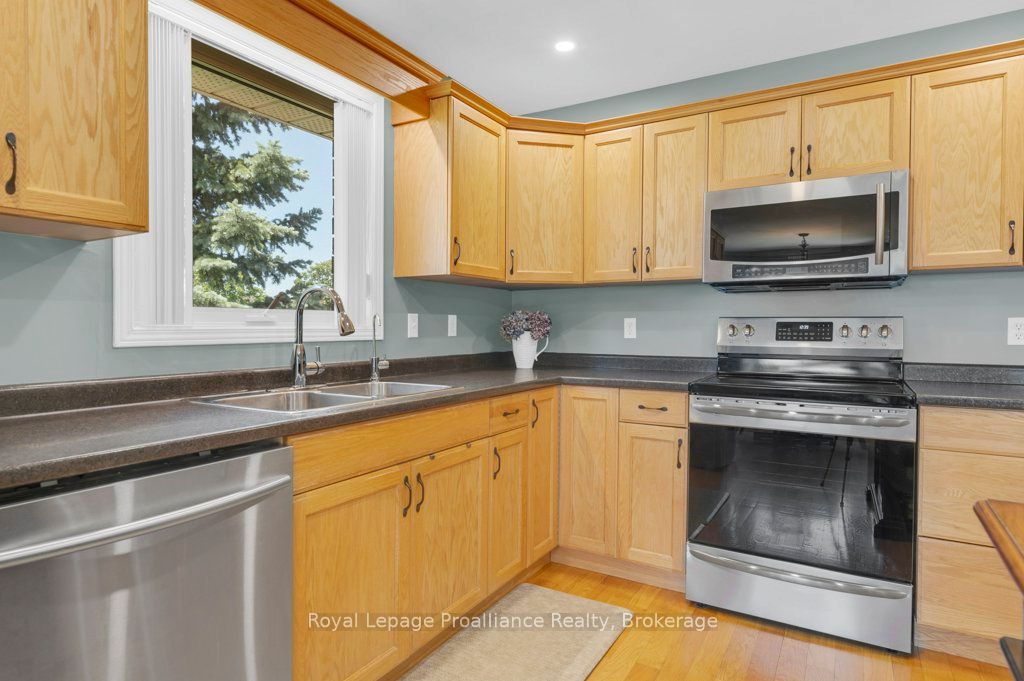 31 Hemlock Crescent Property Photo 9