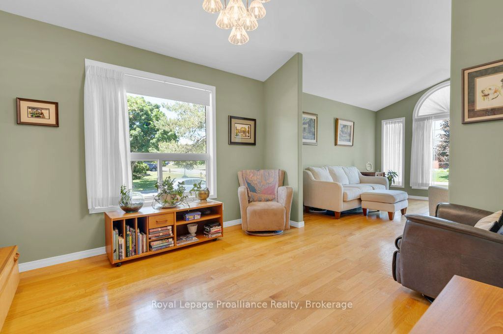 31 Hemlock Crescent Property Photo 16