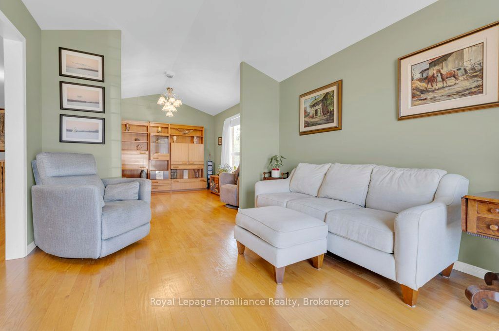31 Hemlock Crescent Property Photo 18
