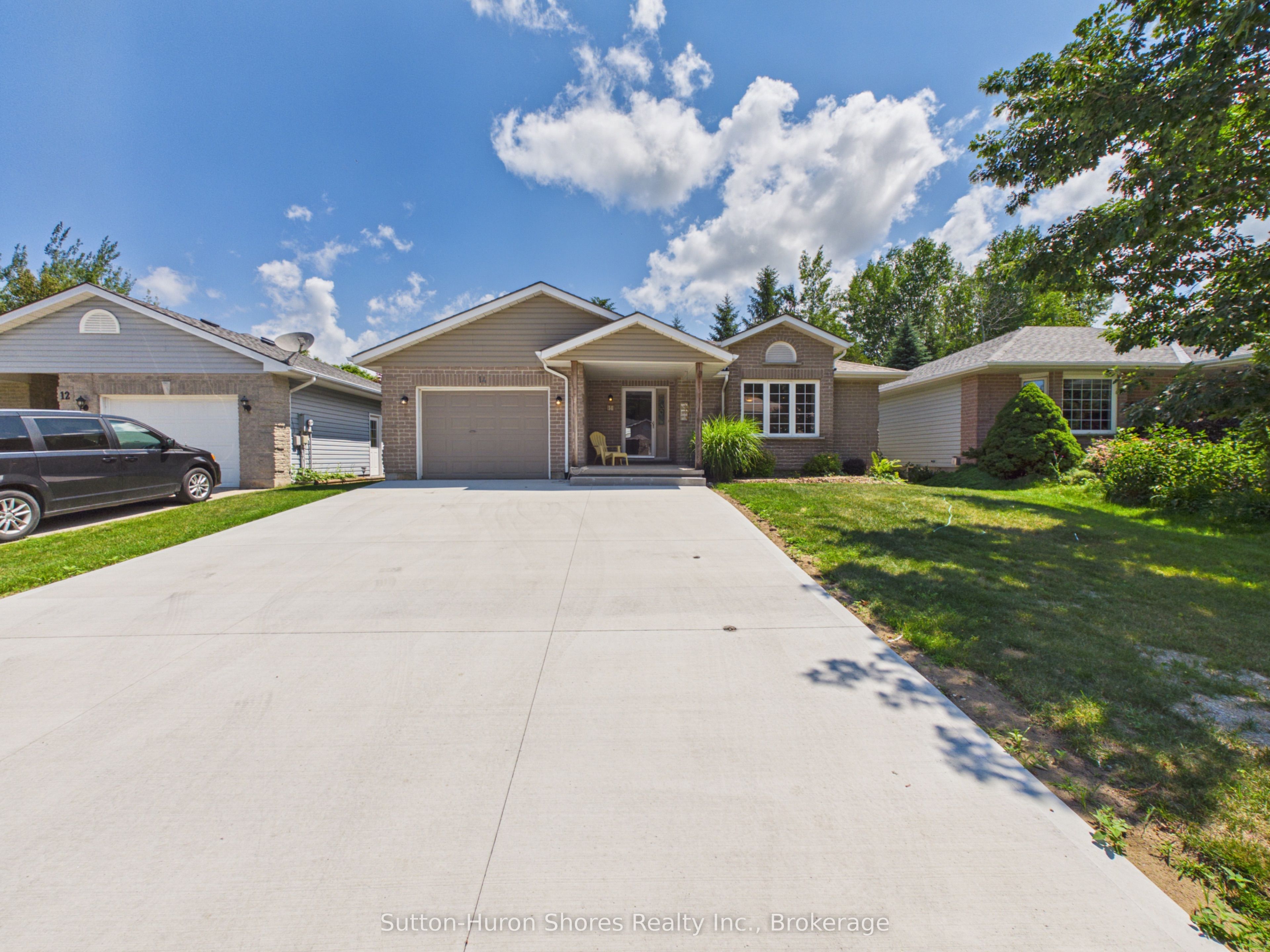 14 Eastgate Drive Property Photo 1