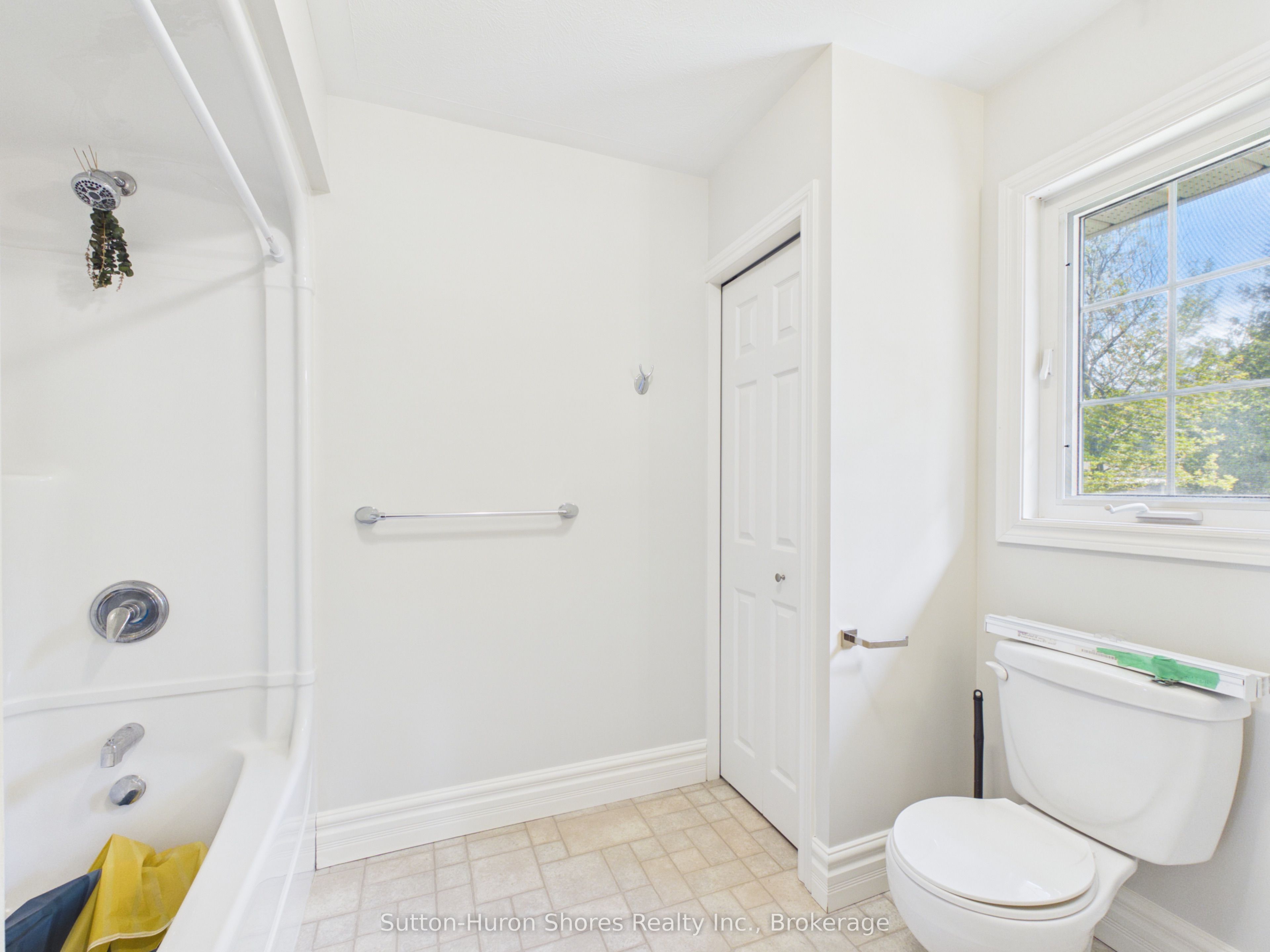 14 Eastgate Drive Property Photo 11