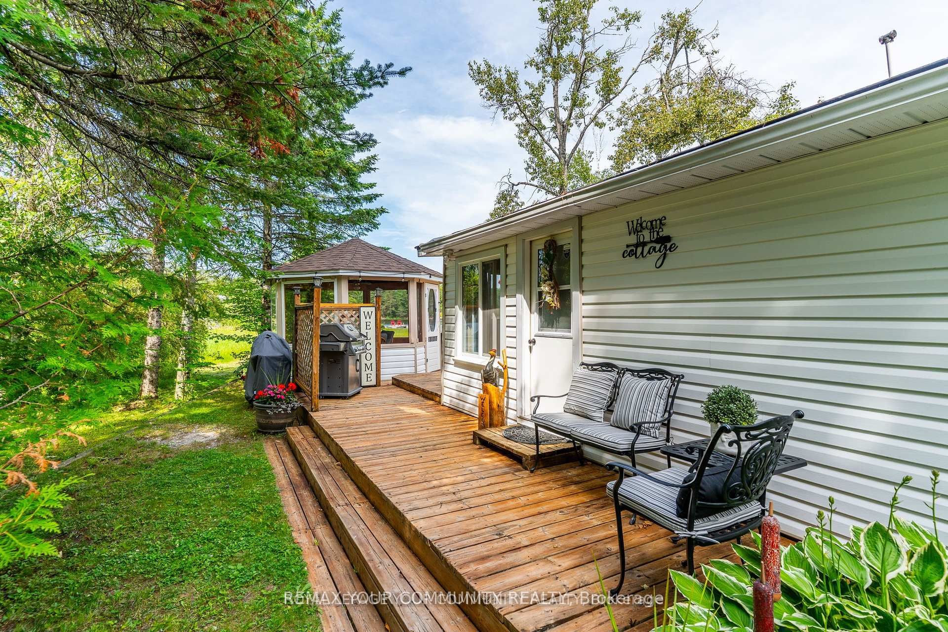 1139 Canuck Trail Property Photo 2