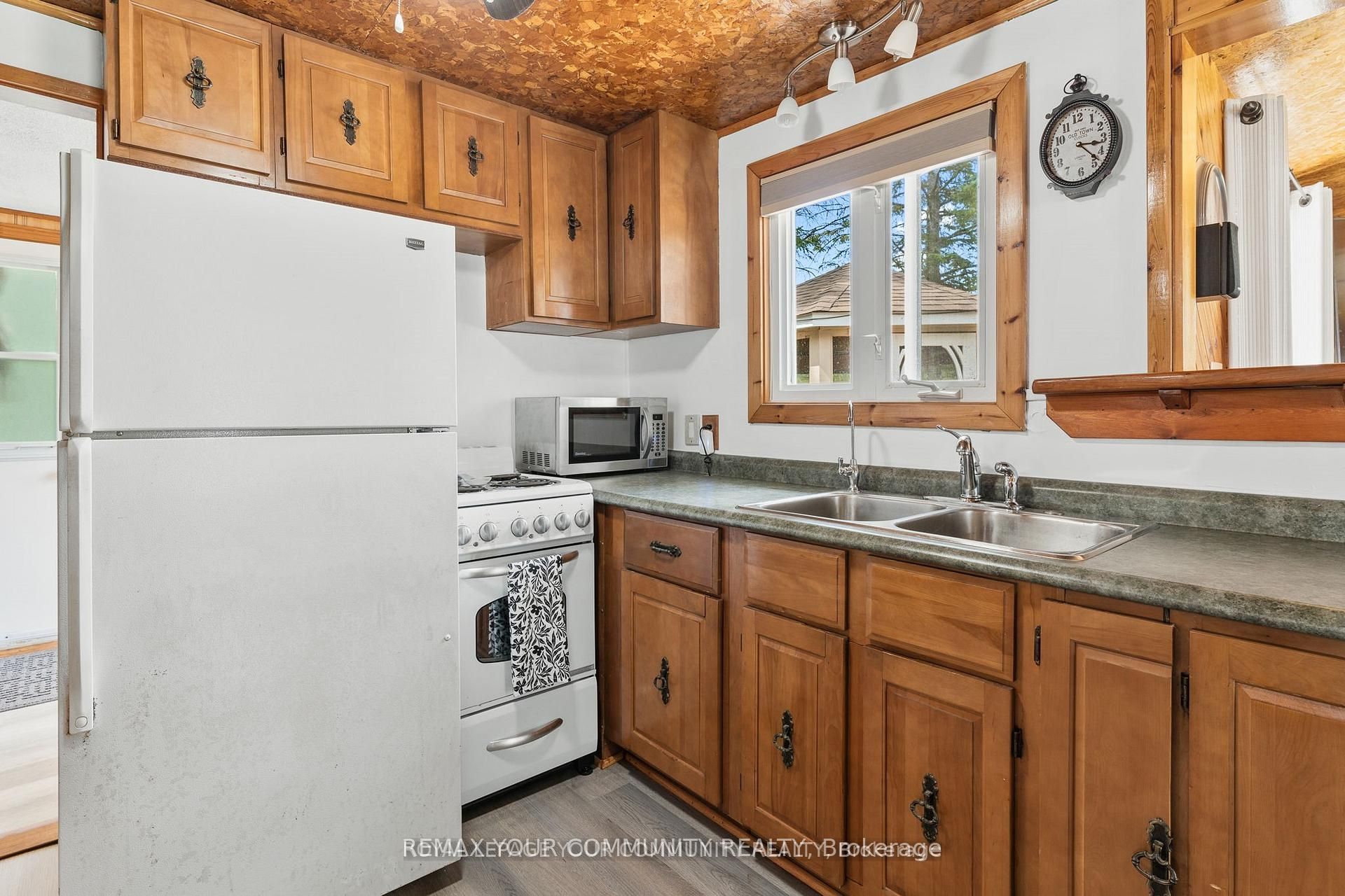 1139 Canuck Trail Property Photo 6