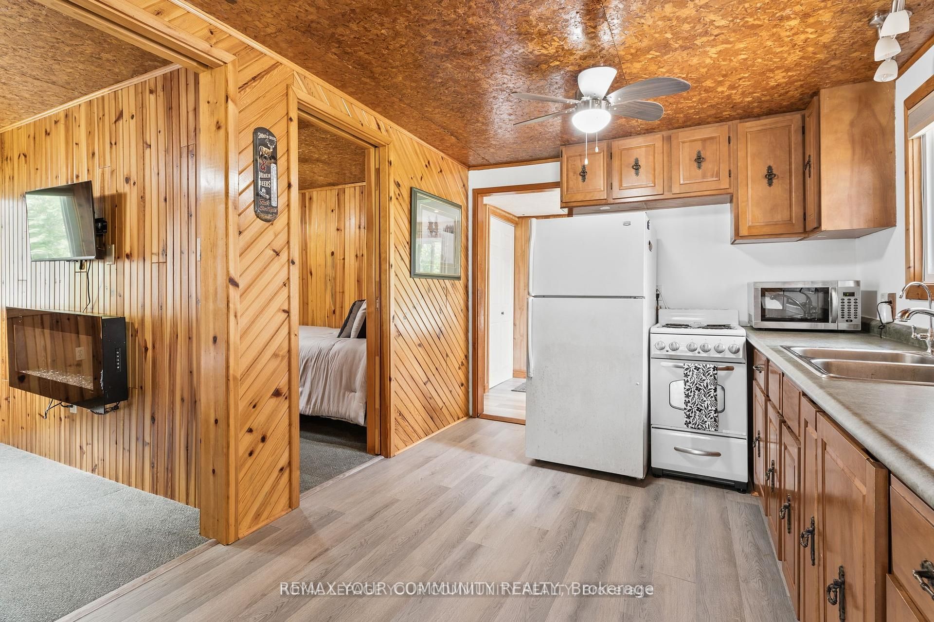 1139 Canuck Trail Property Photo 8