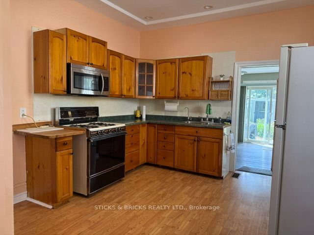 12 Cross Street Property Photo 28