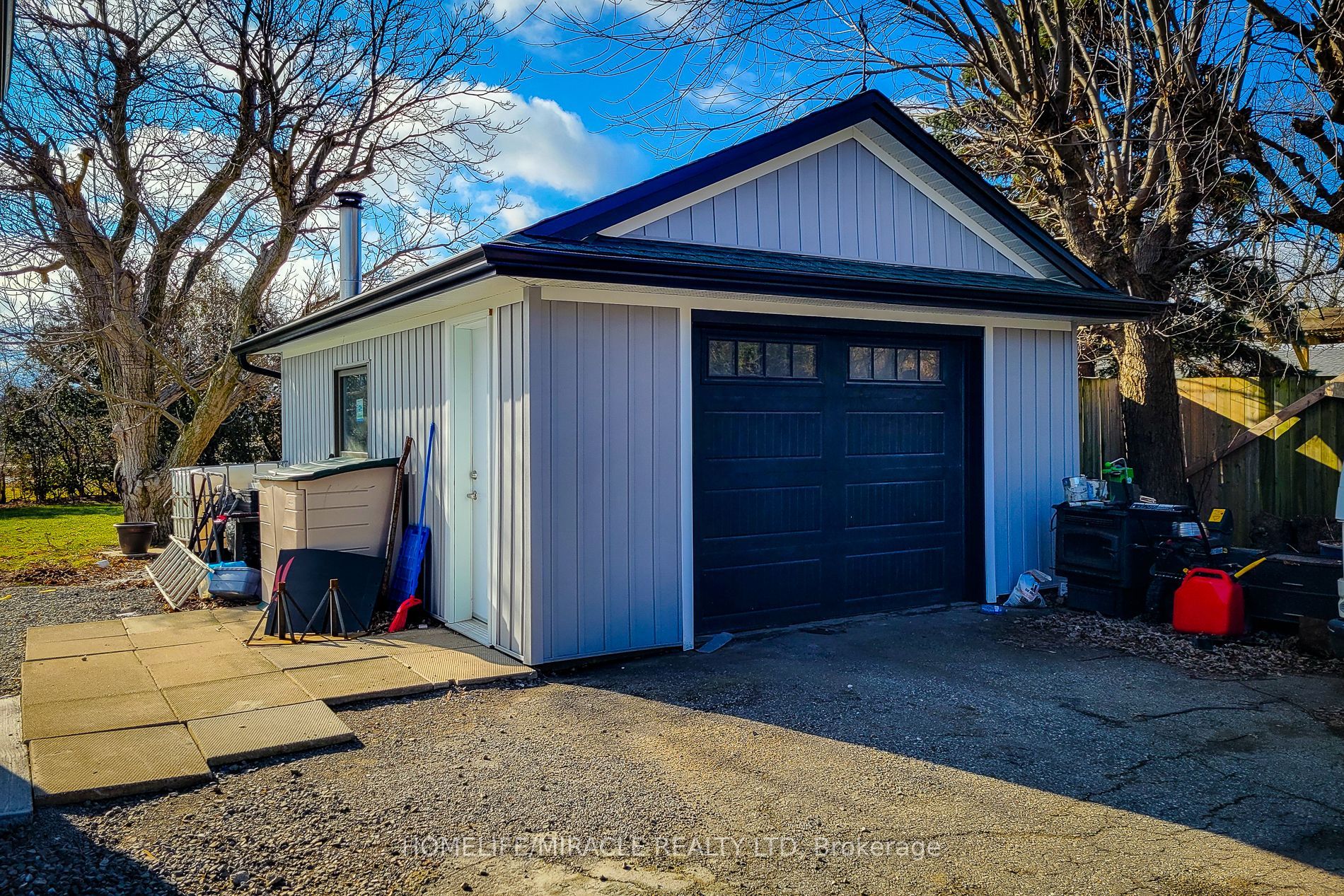 355 Ridge Road W Property Photo 11