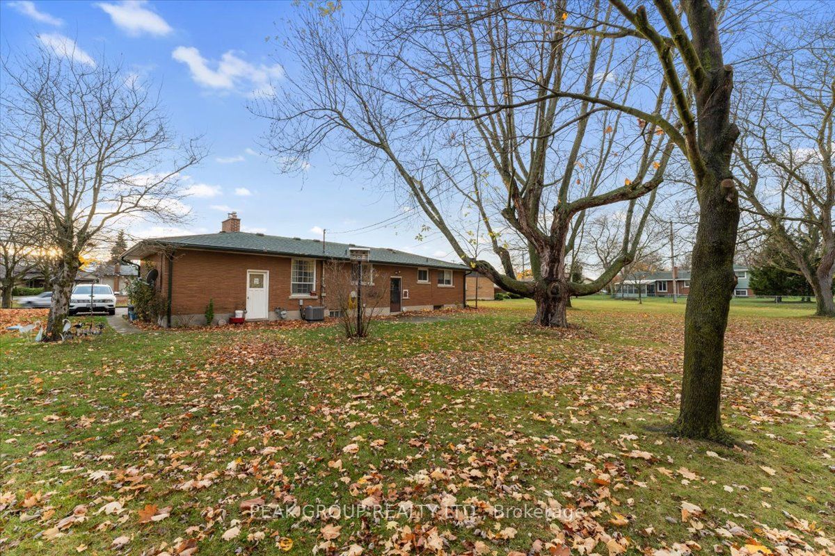 18 Karen Crescent Property Photo 19