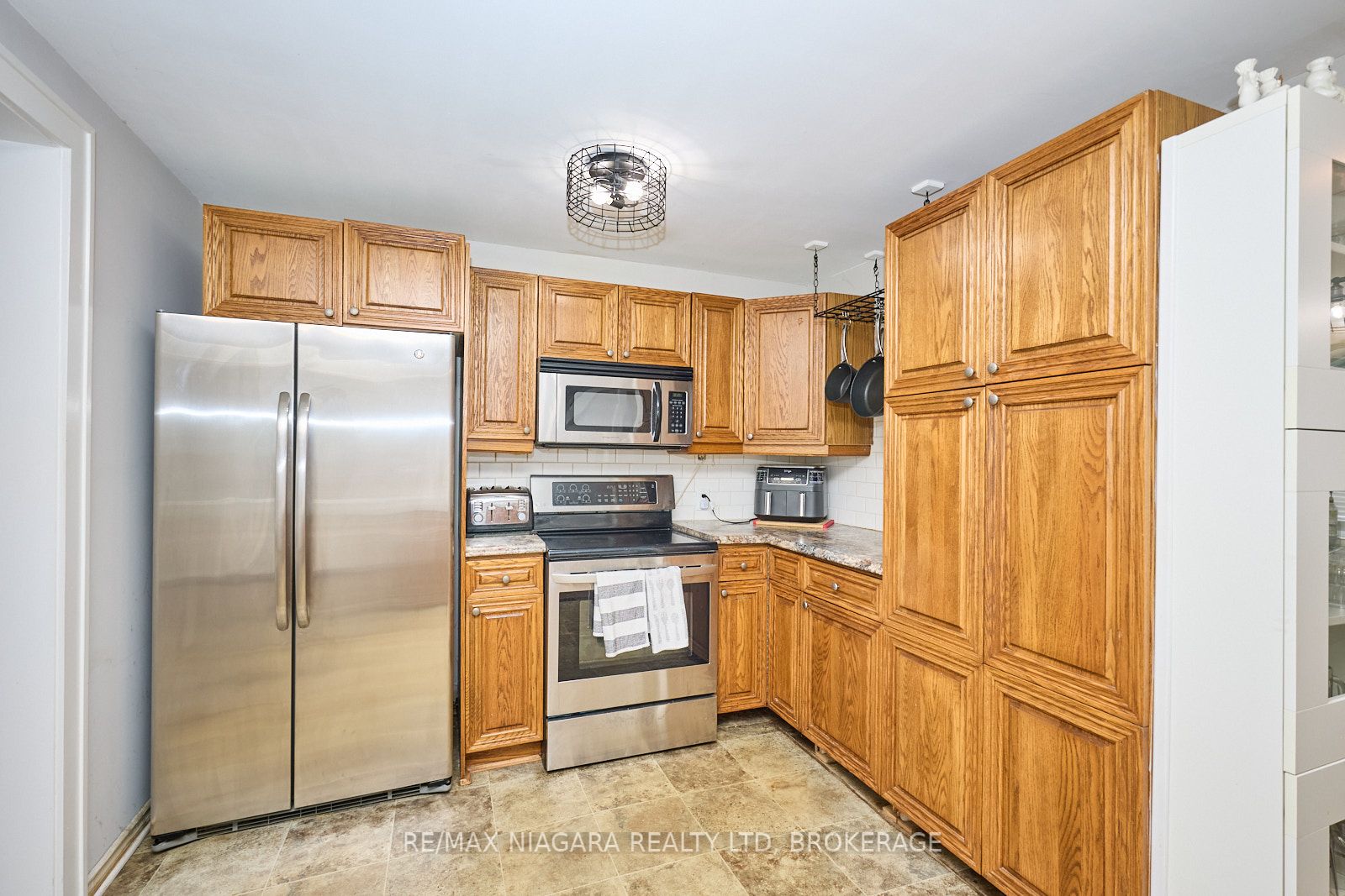 1444 Lakehurst Avenue Property Photo 6