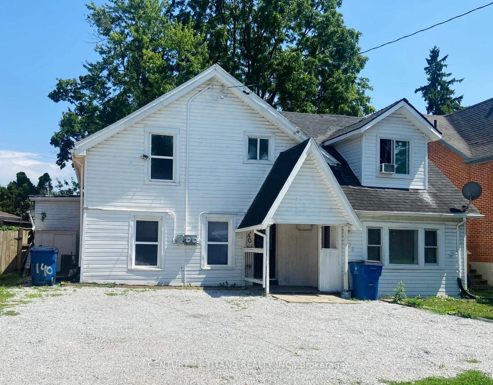 138-140 Grand Avenue E Property Photo 2