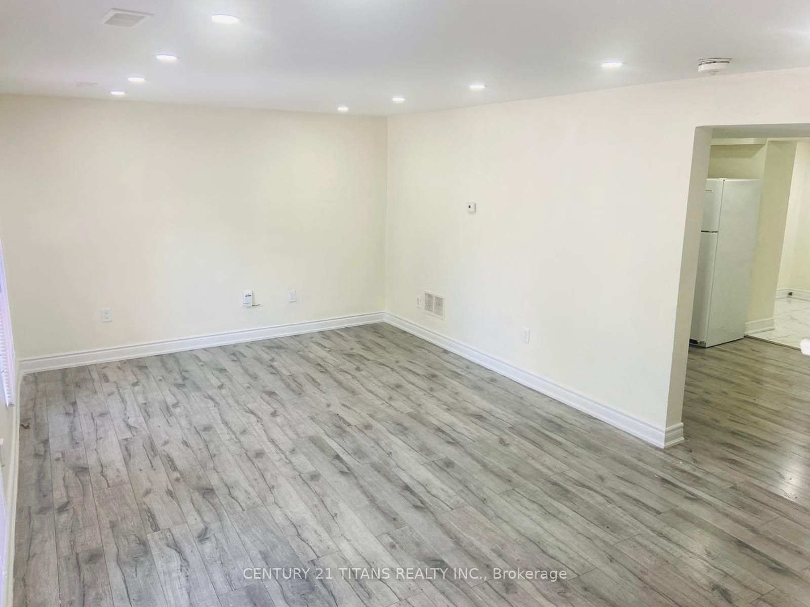138-140 Grand Avenue E Property Photo 3