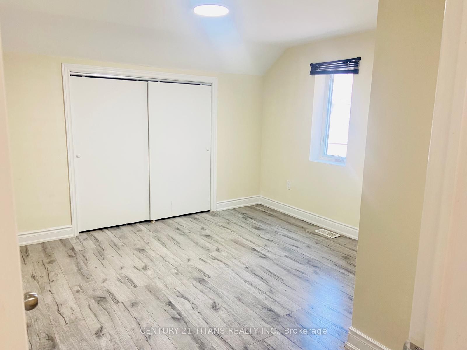 138-140 Grand Avenue E Property Photo 5