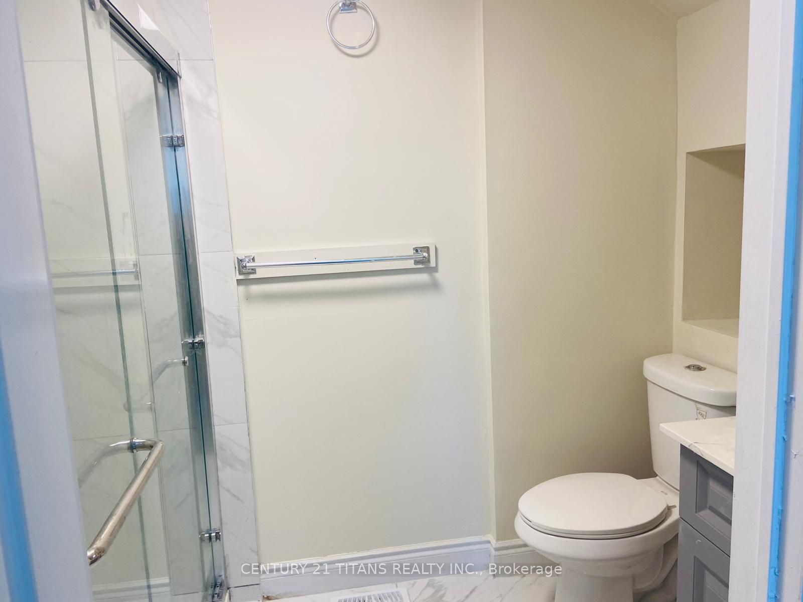 138-140 Grand Avenue E Property Photo 14