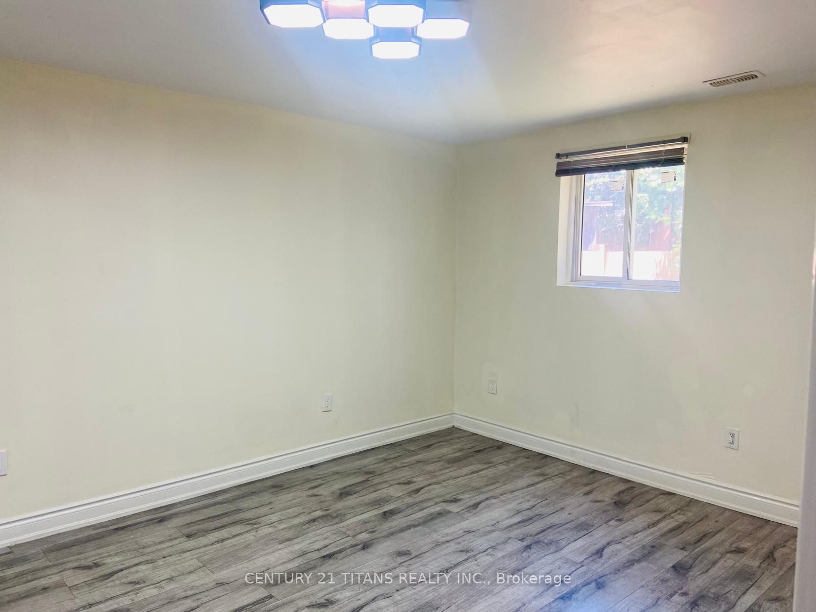 138-140 Grand Avenue E Property Photo 15