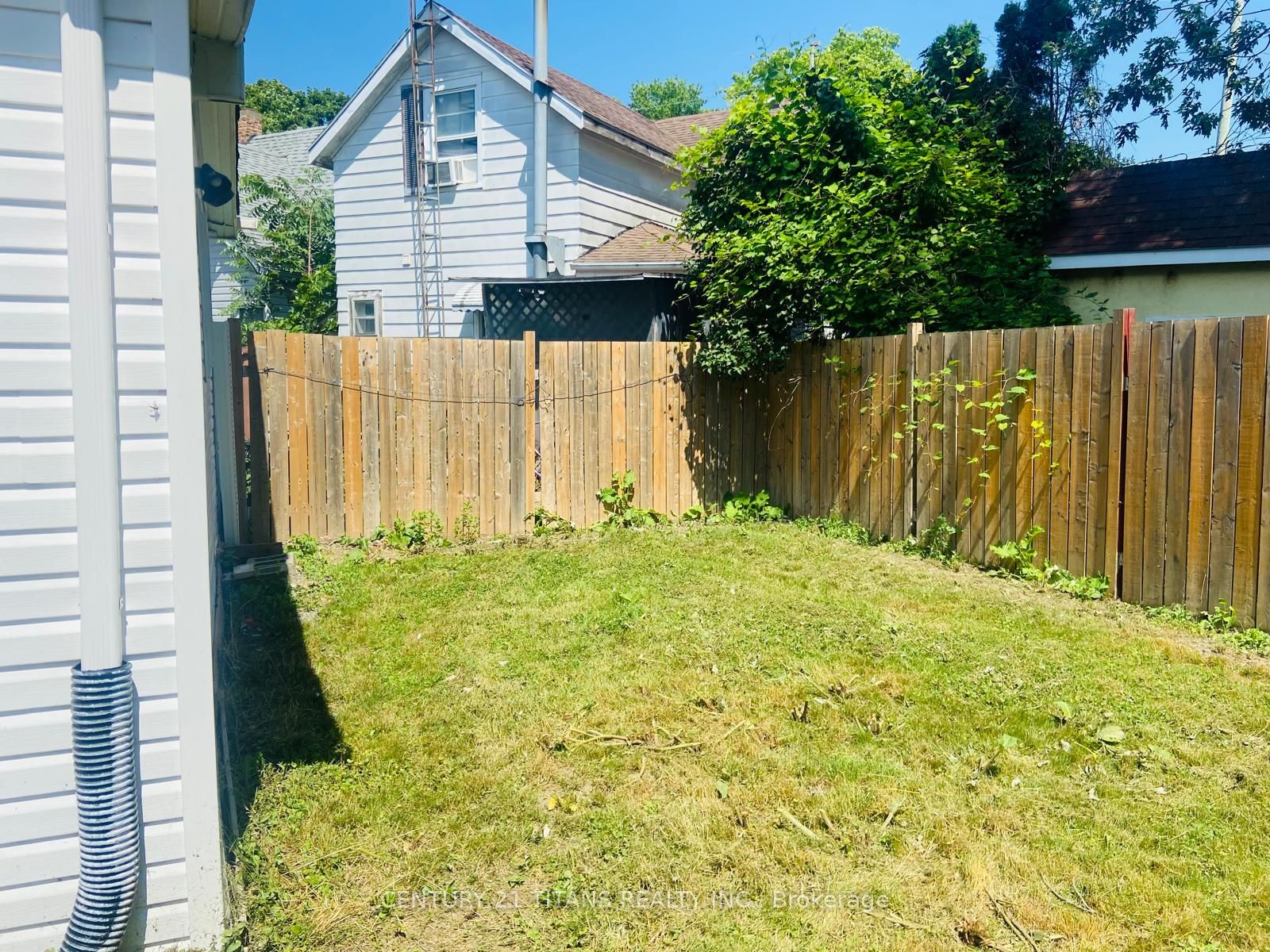 138-140 Grand Avenue E Property Photo 19