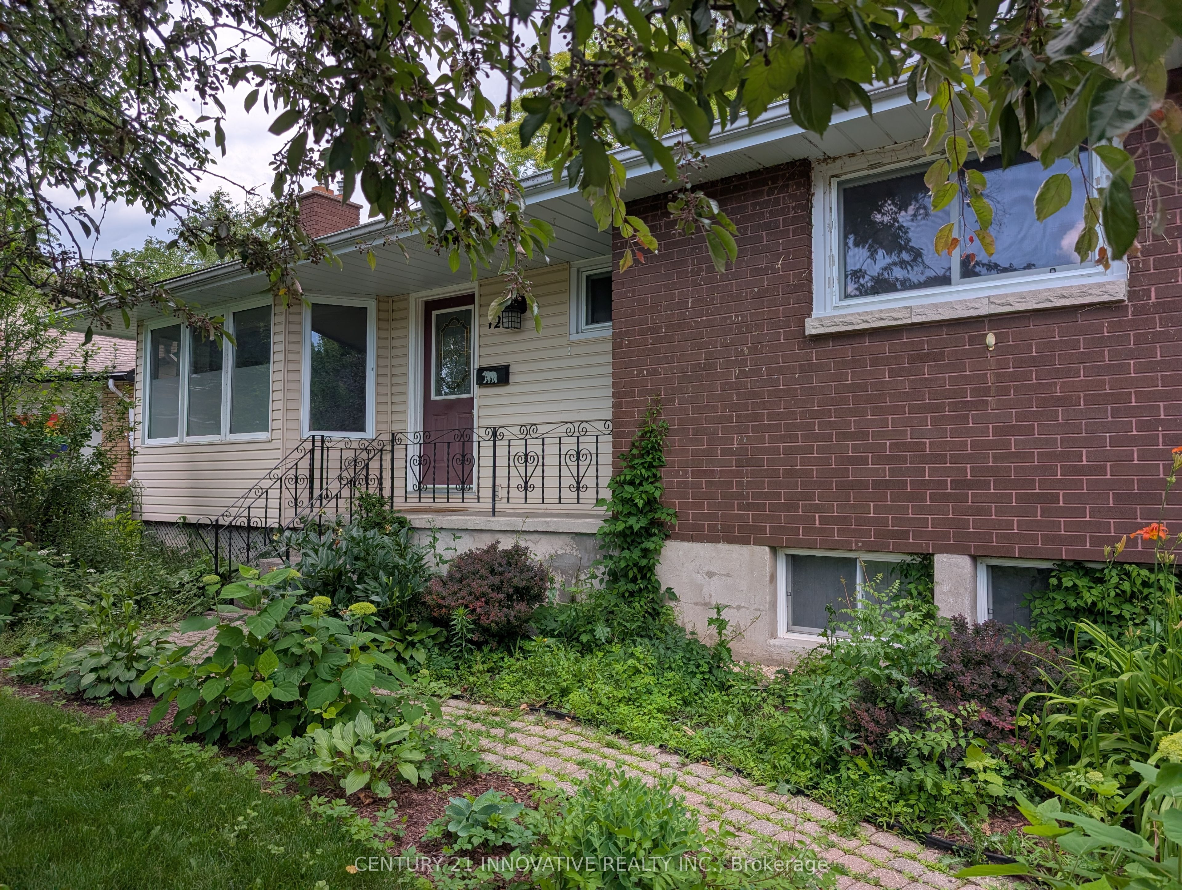 12 Kingsway Court Property Photo 4