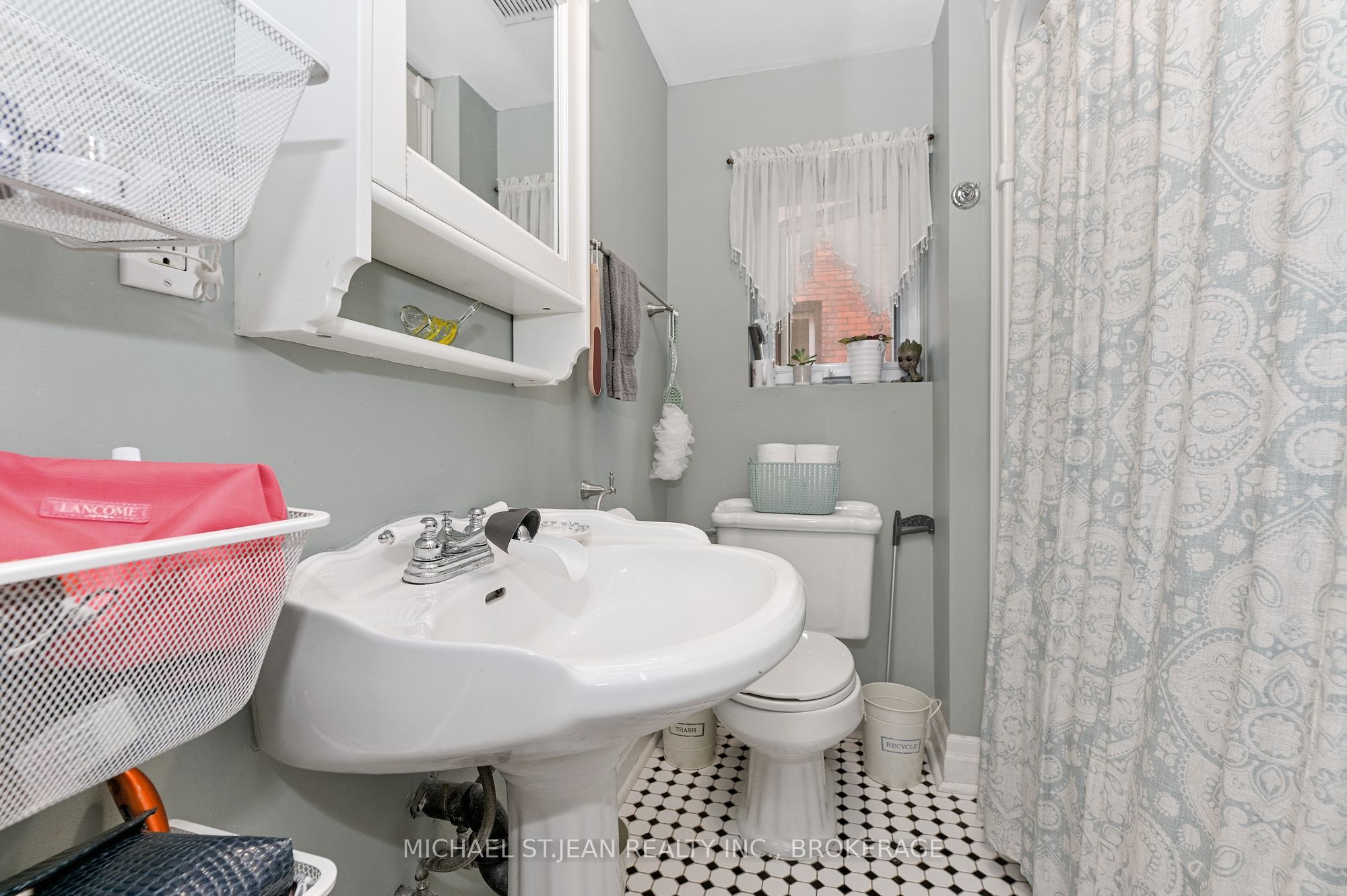 30 Ontario Avenue Property Photo 32