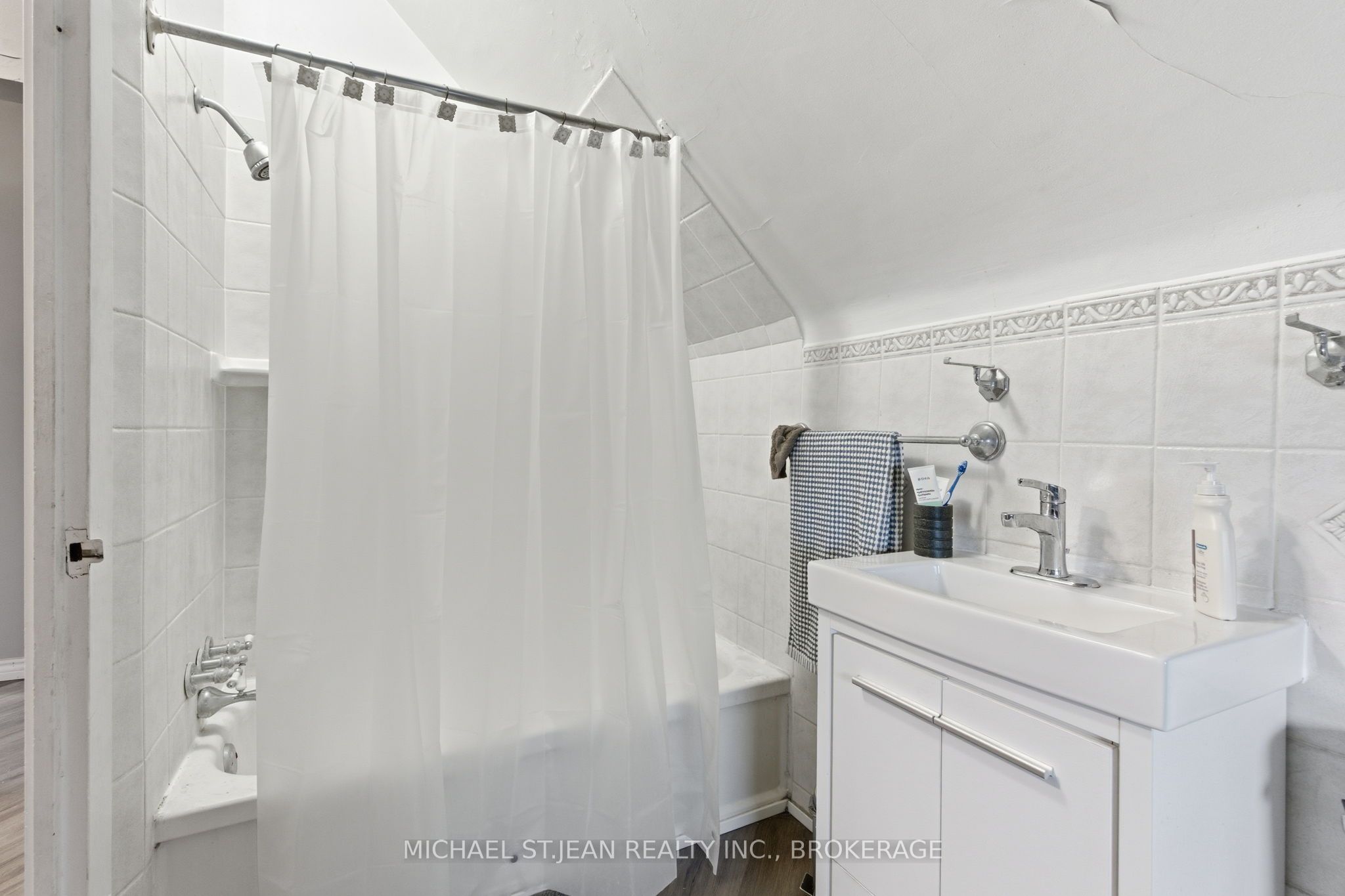 30 Ontario Avenue Property Photo 45