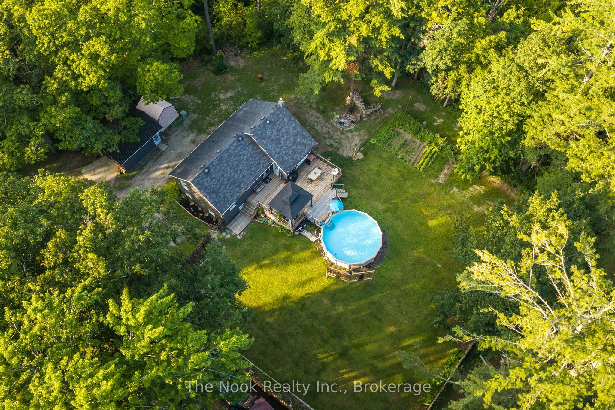 5203 Valleyview Crescent Property Photo 1