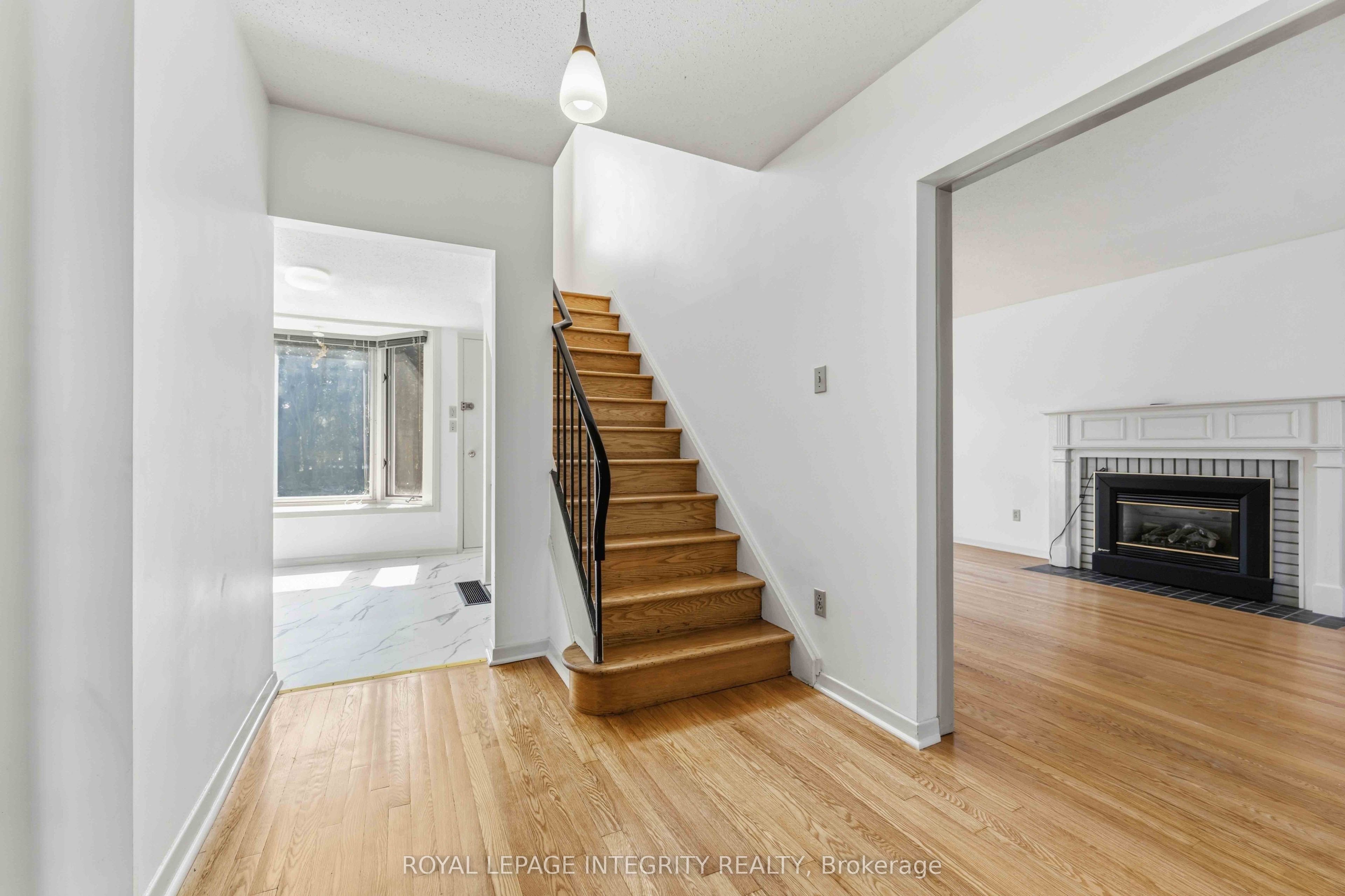 1842 Playfair Drive Property Photo 3