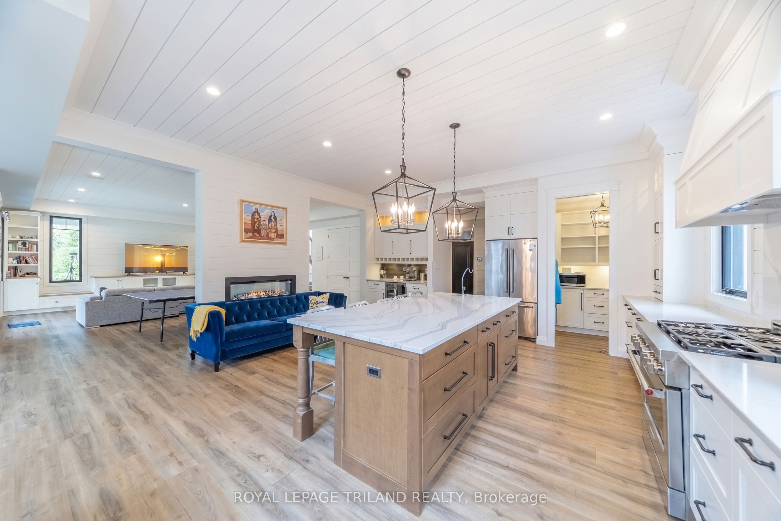 10195 Red Pine Road Property Photo 2