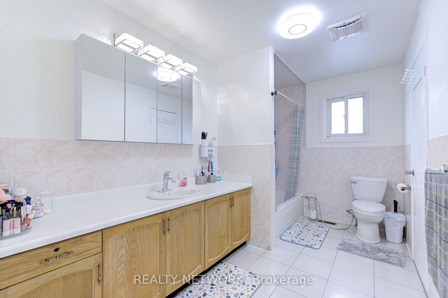 214 Merrilee Crescent Property Photo 27