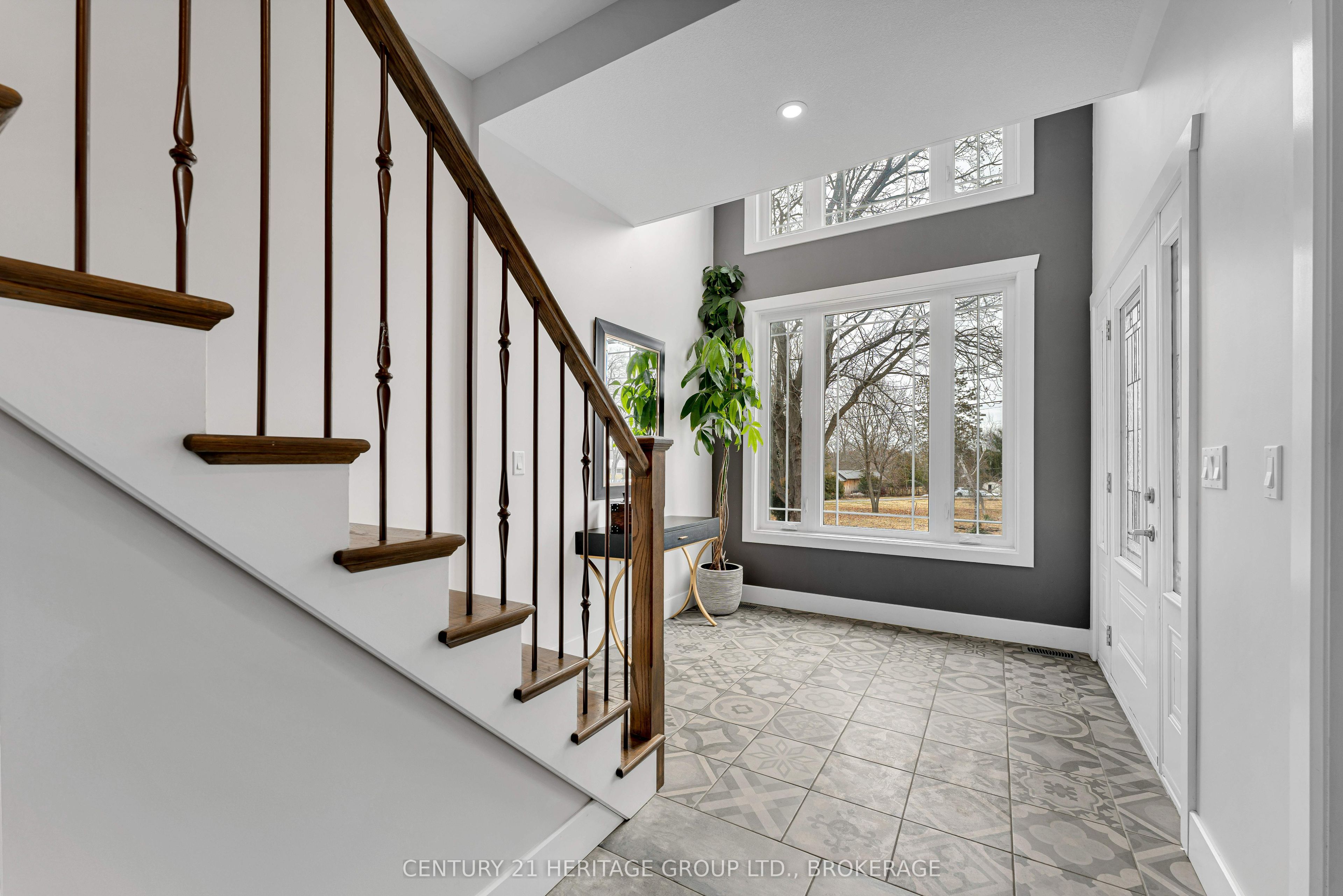 90 Aragon Road Property Photo 3