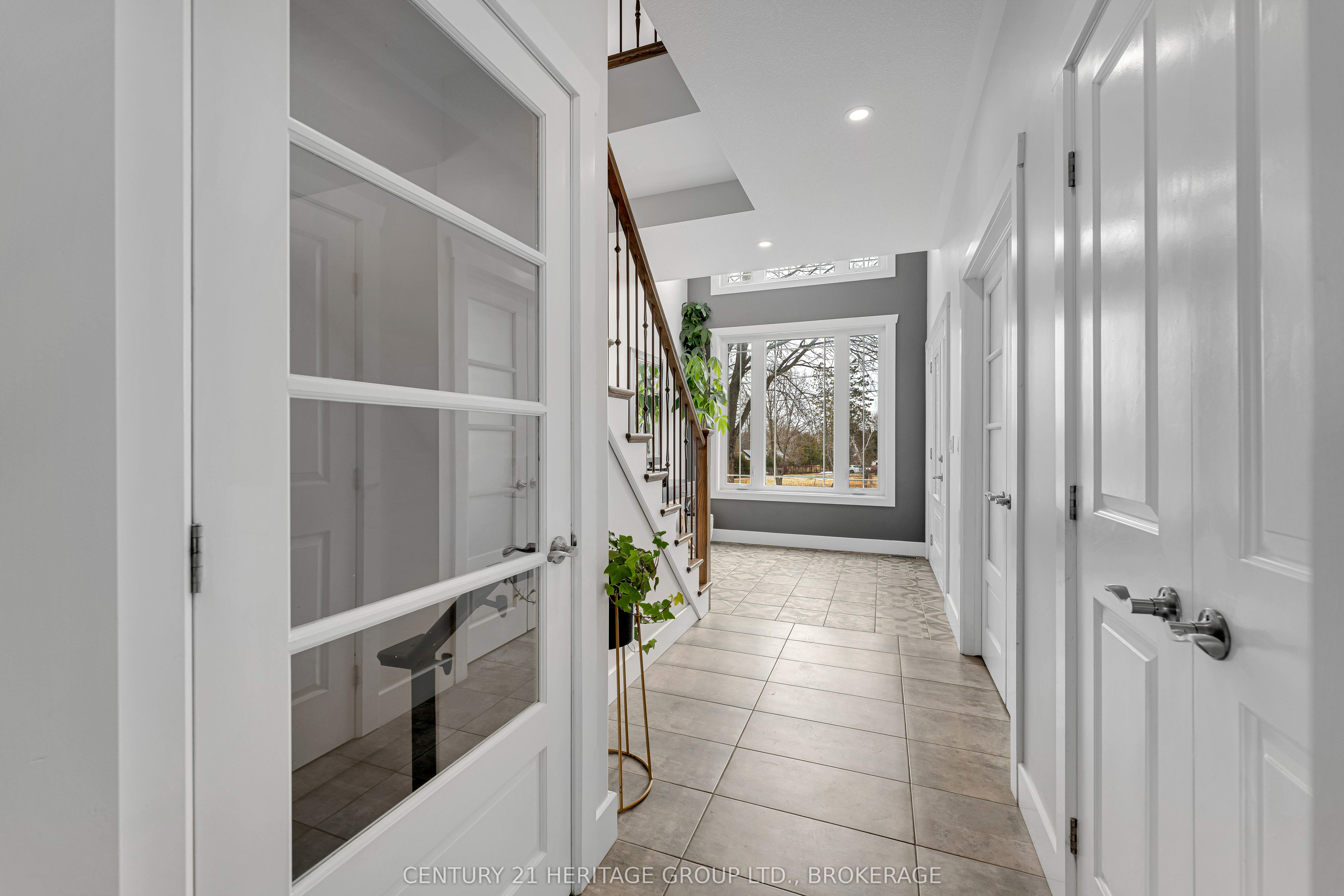 90 Aragon Road Property Photo 6