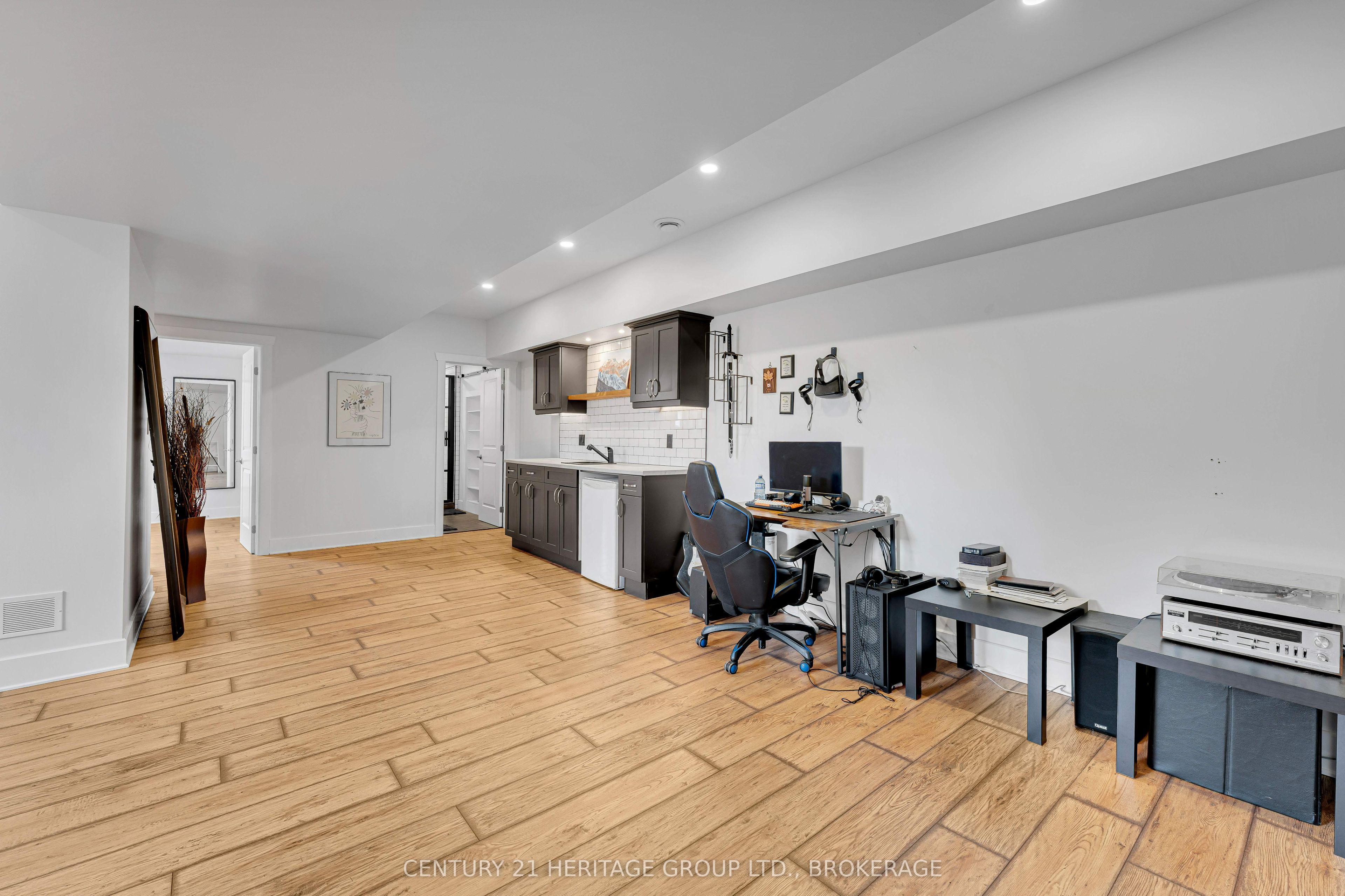 90 Aragon Road Property Photo 43