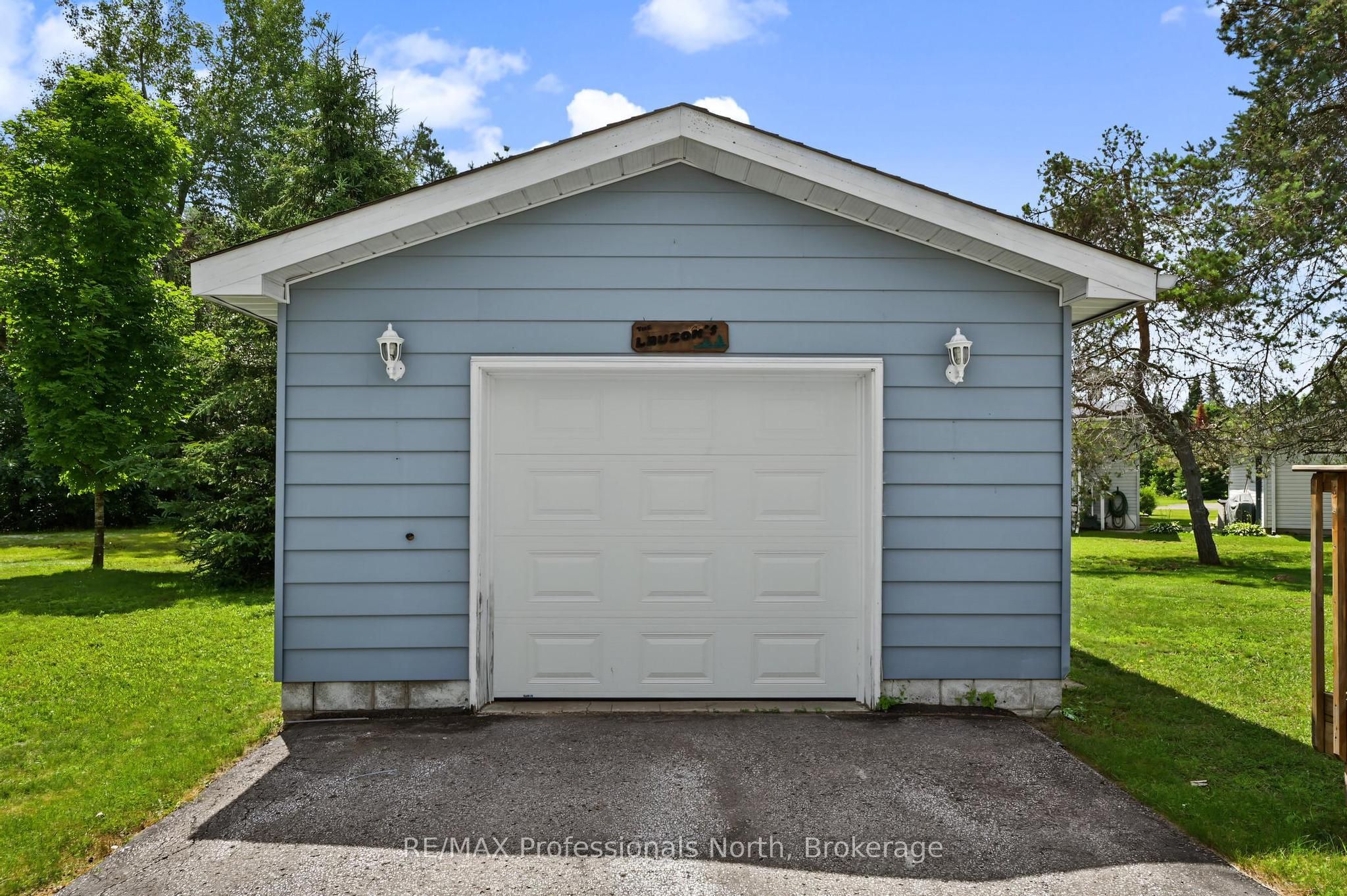 1084 Seventh Lane Property Photo 3