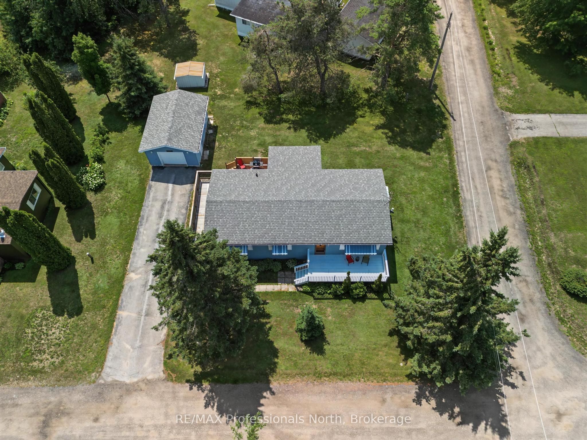 1084 Seventh Lane Property Photo 4