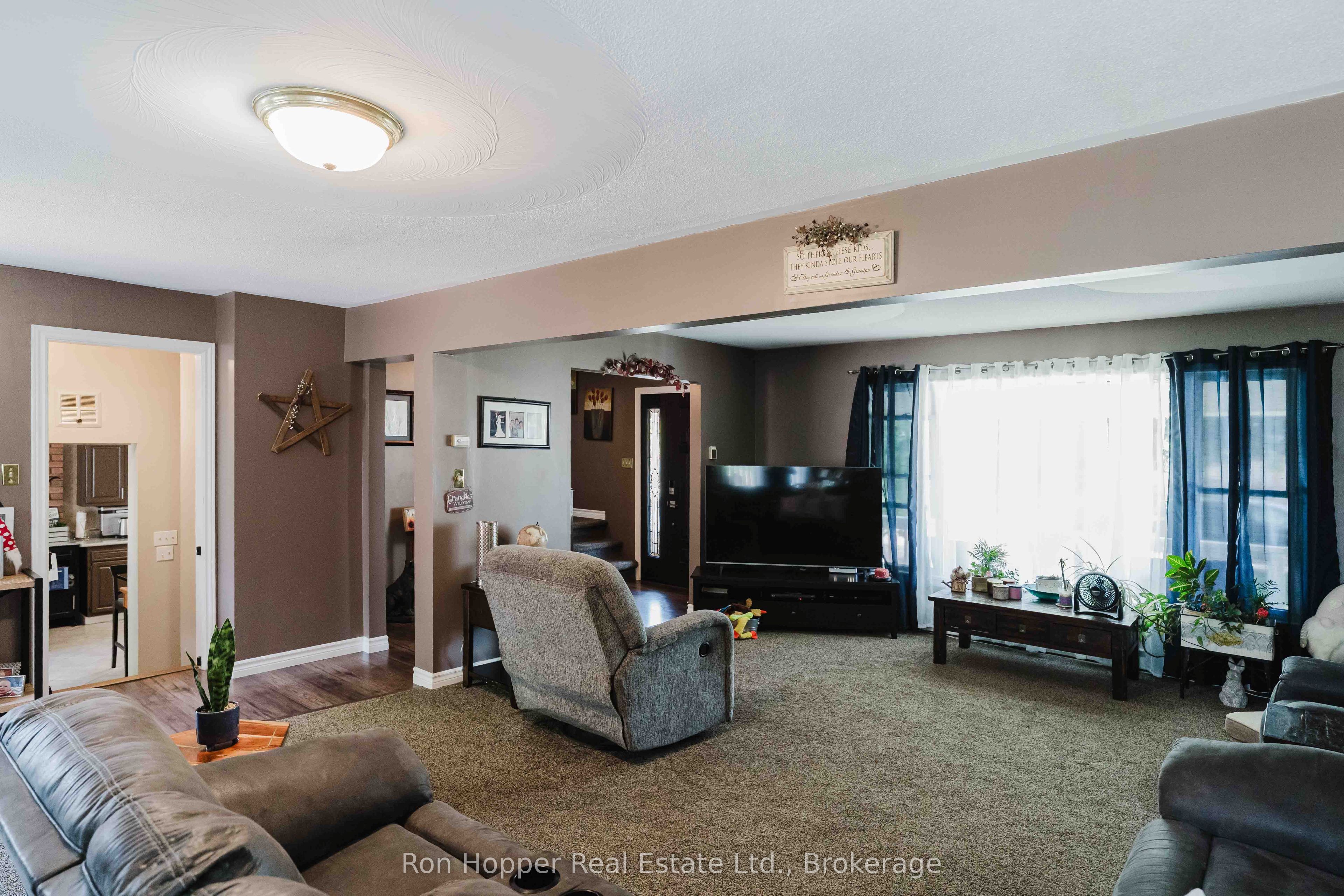 1877 E 6th Avenue E Property Photo 6