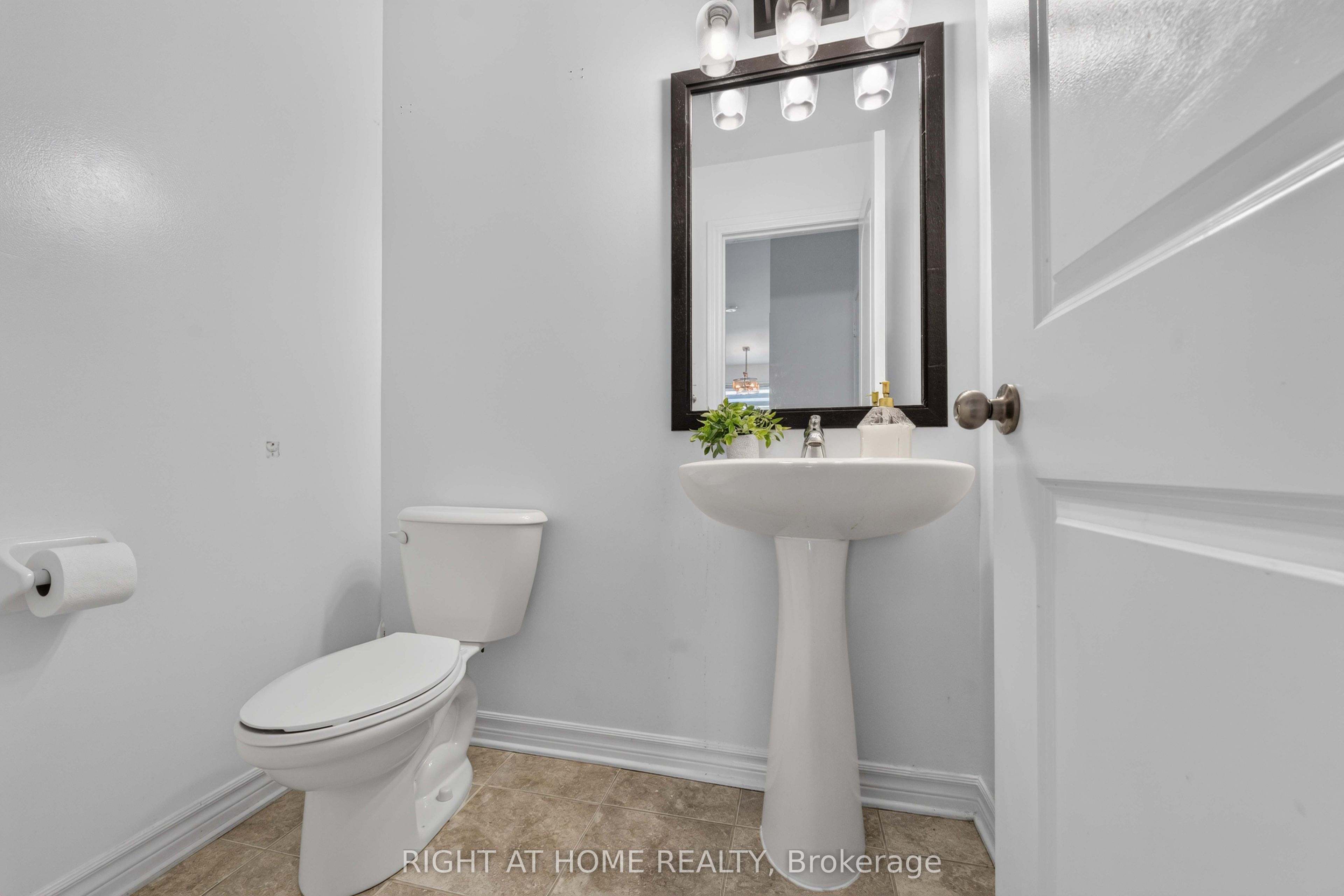 935 Rotary Way Property Photo 15
