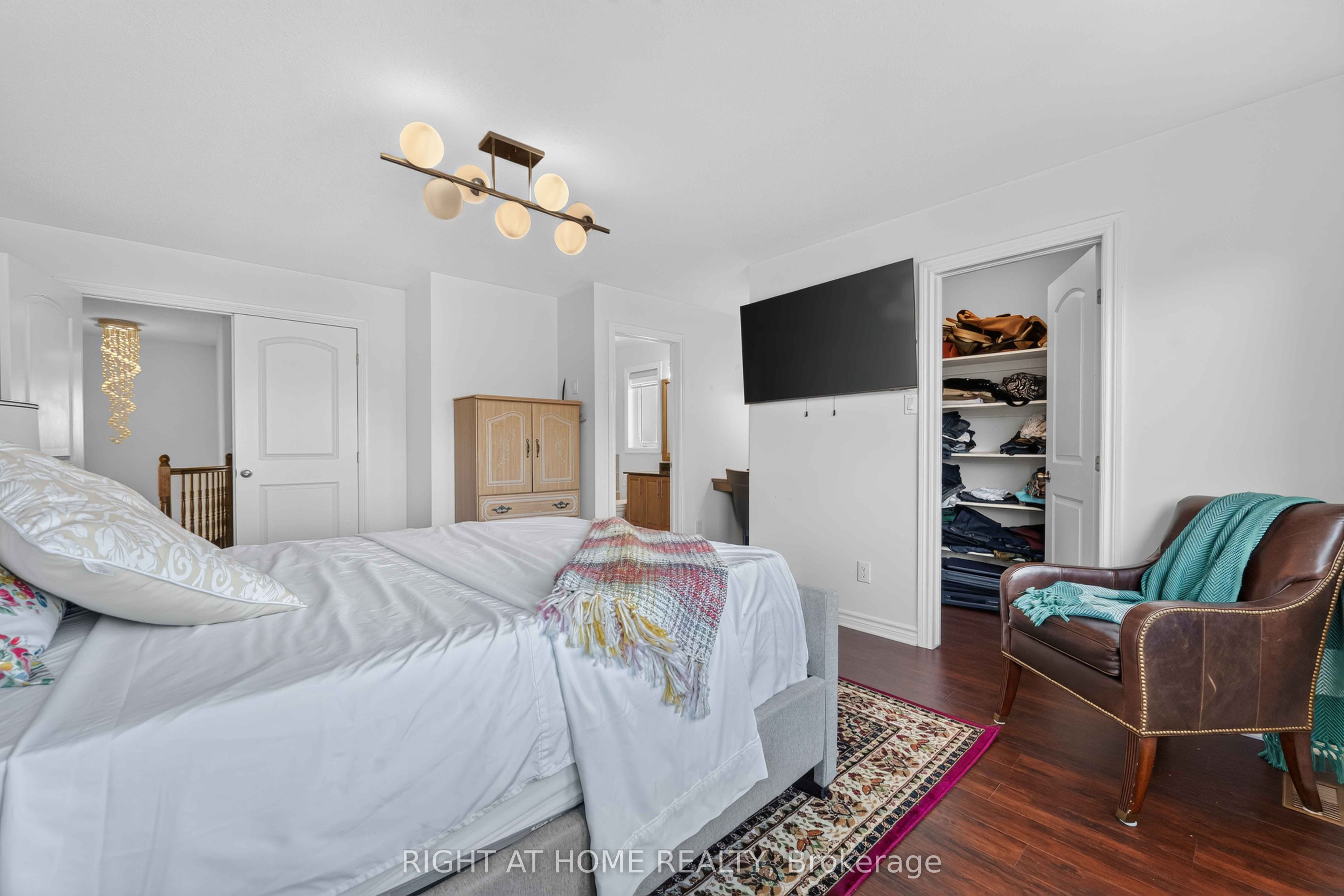 935 Rotary Way Property Photo 19