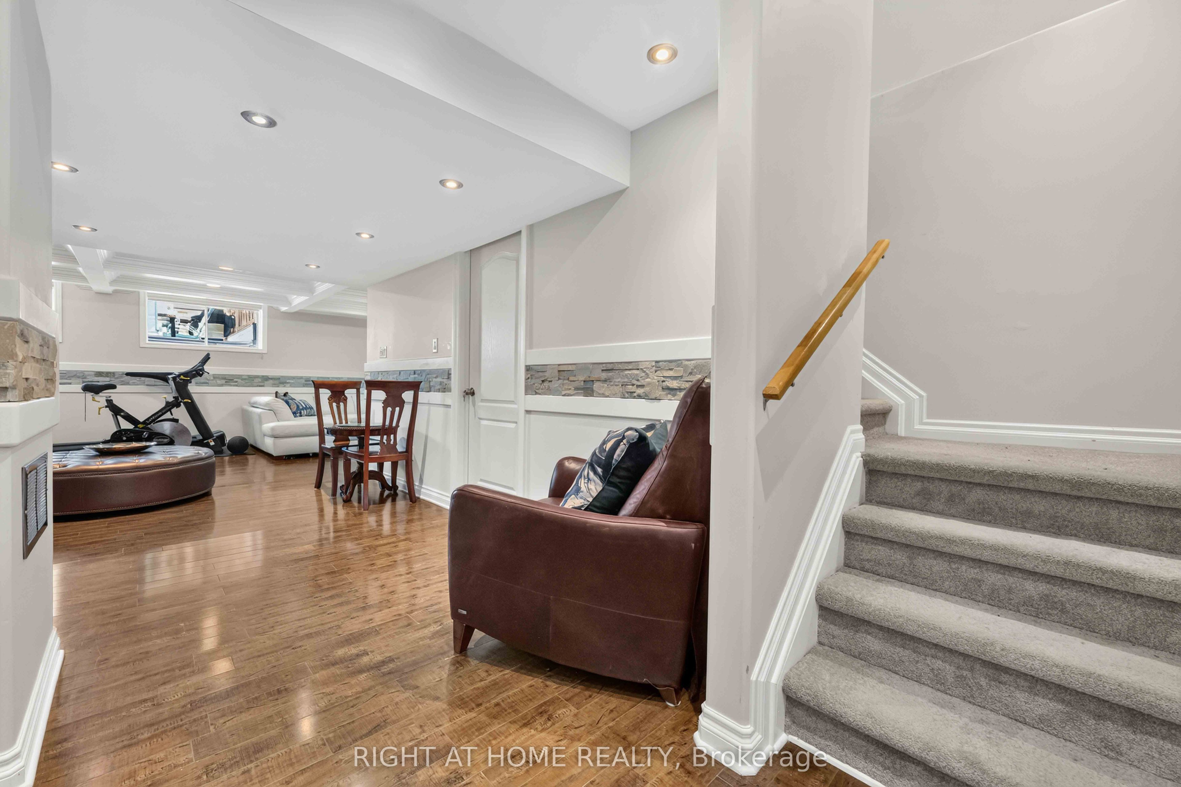 935 Rotary Way Property Photo 30