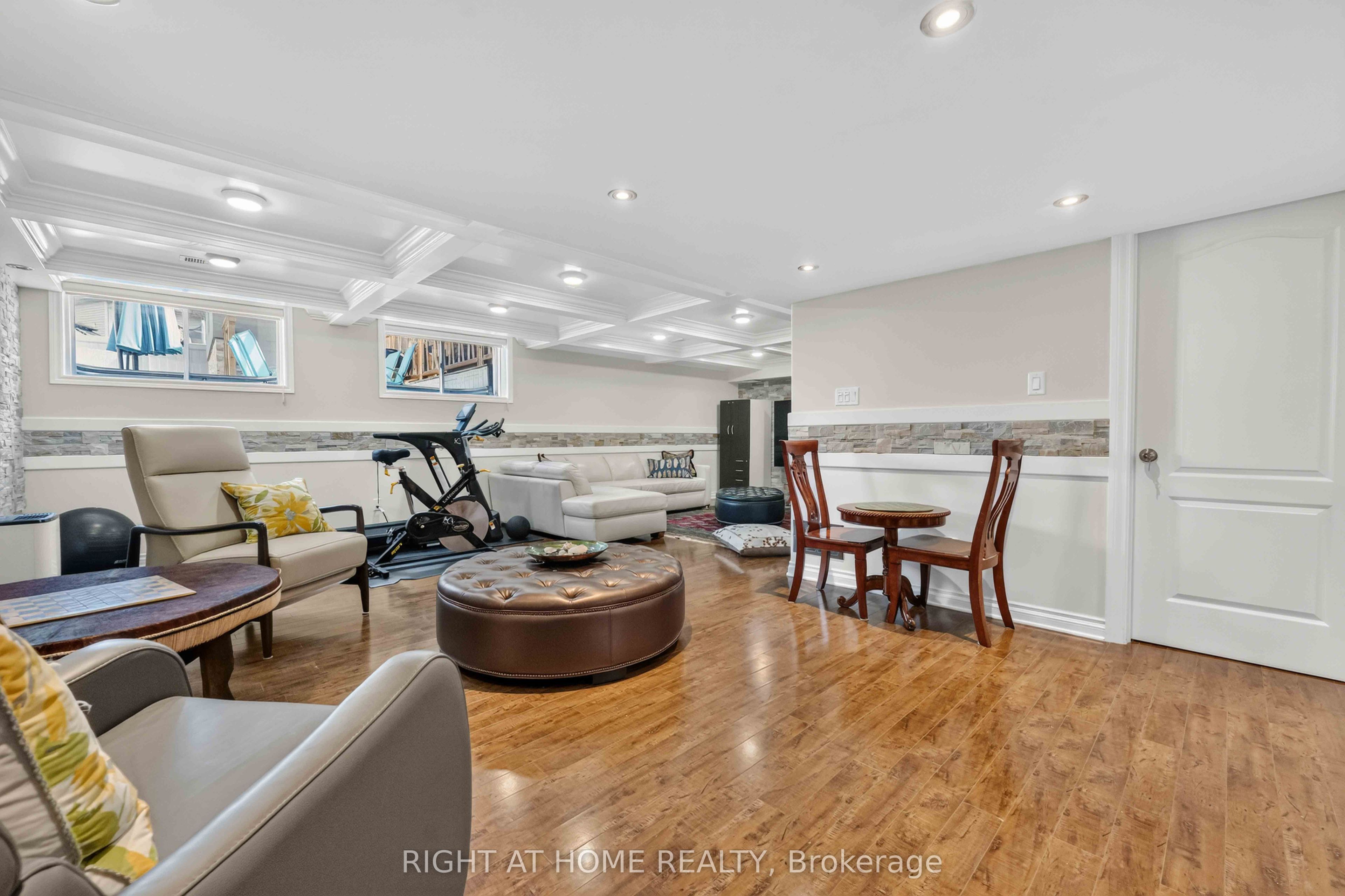 935 Rotary Way Property Photo 32