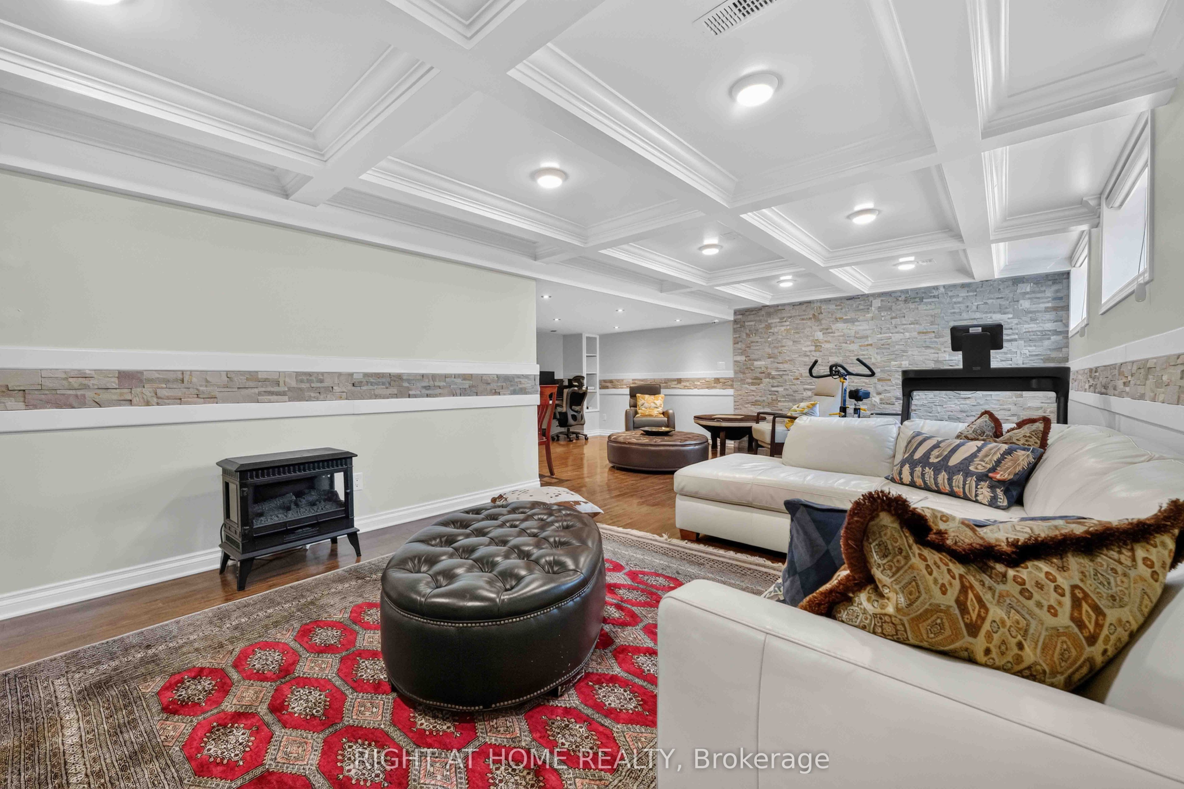 935 Rotary Way Property Photo 36