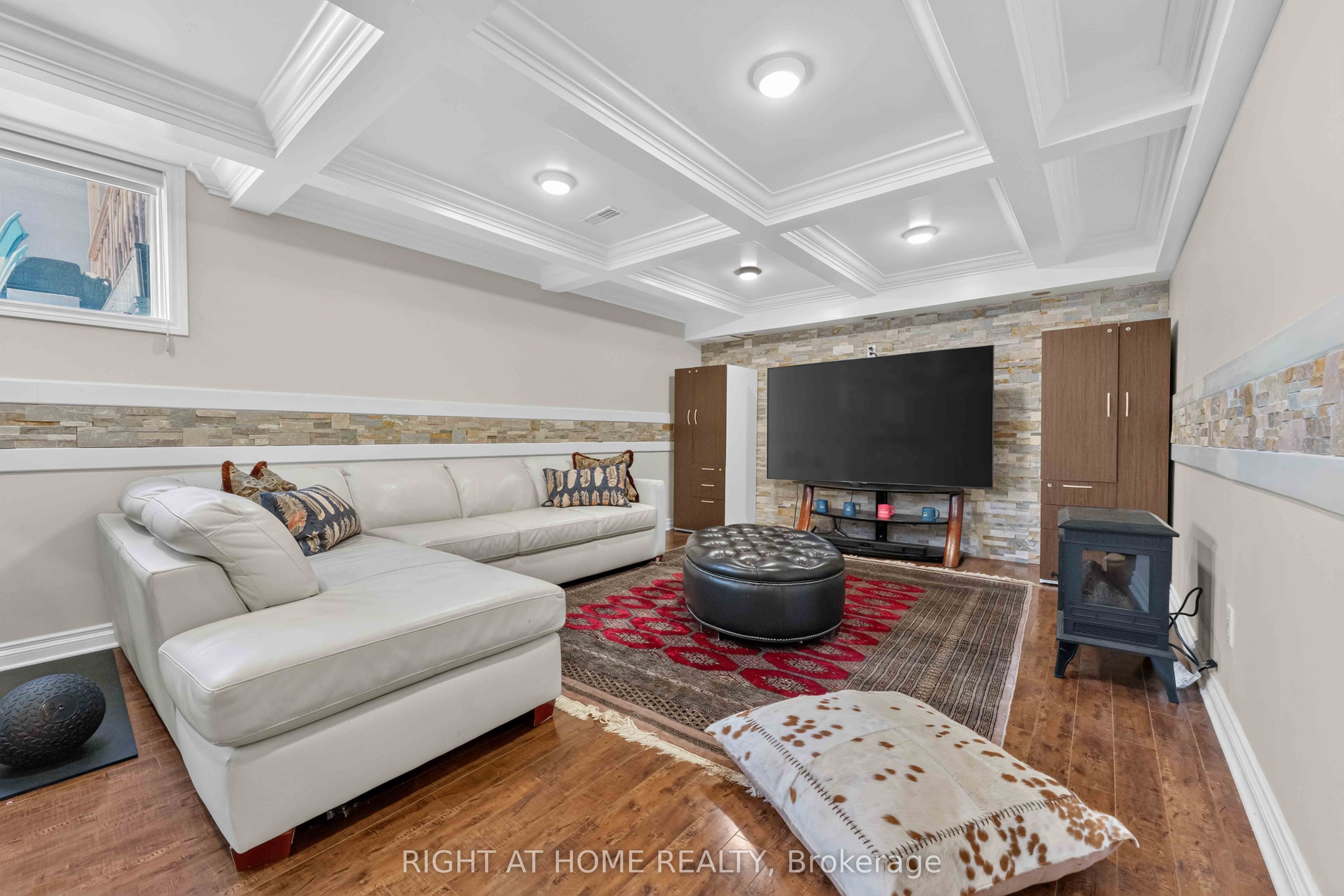 935 Rotary Way Property Photo 37