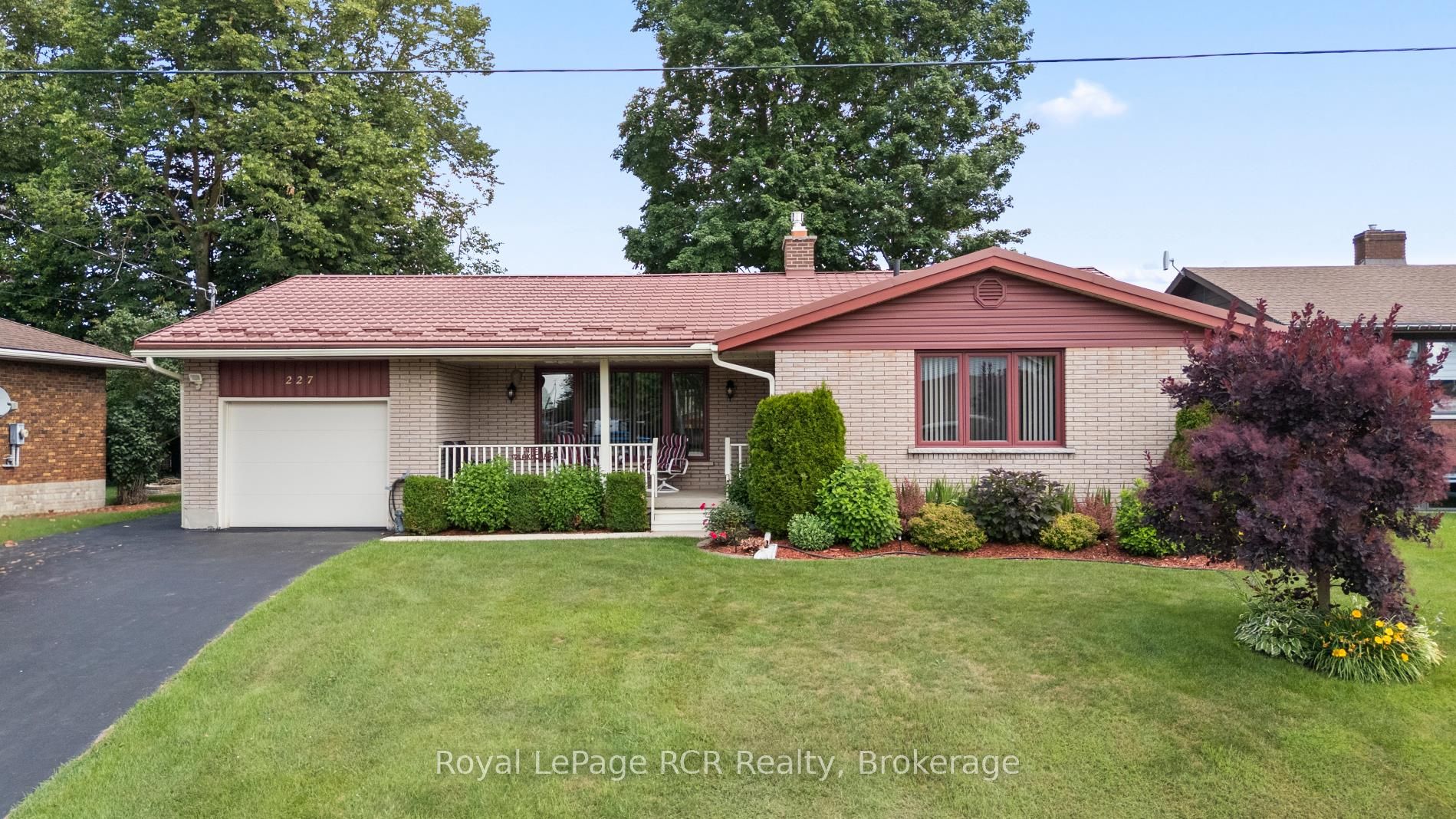 227 15th Avenue Property Photo 1